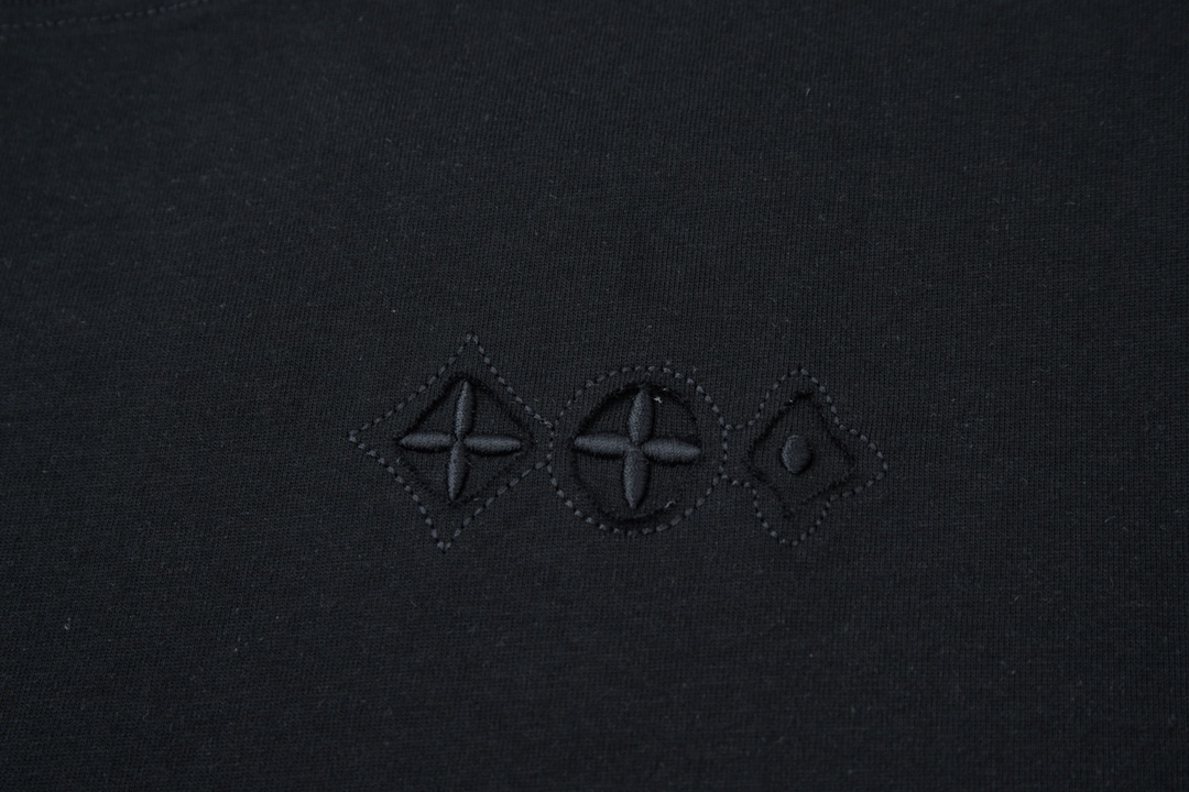 Louis Vuitton/路易威登25ss 三花刺绣短袖 -超高品质绣花贴布 白 黑-Chinese UA Cheap High Quatity Brand Clothes Bags handbags Sneakers wholesale wholesaler seller from China Factory suppliers Fashion Clothing Shoes best Quality Beautiful Price Louis Vuitton/路易威登25ss 三花刺绣短袖 -超高品质绣花贴布 白 黑