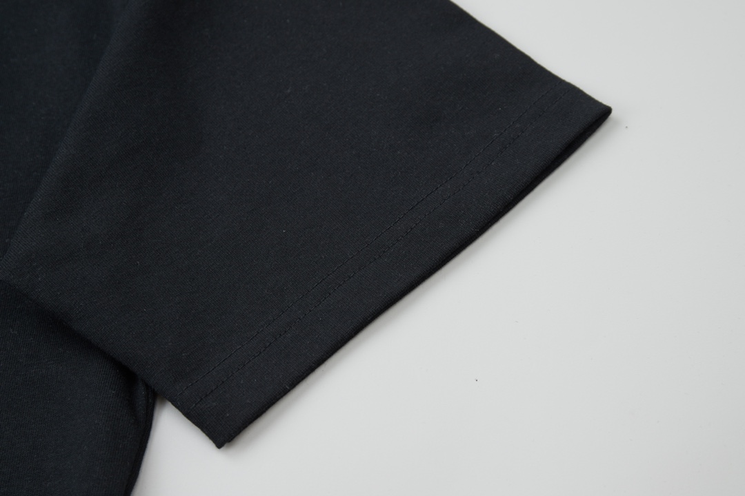 Louis Vuitton/路易威登25ss 三花刺绣短袖 -超高品质绣花贴布 白 黑-Chinese UA Cheap High Quatity Brand Clothes Bags handbags Sneakers wholesale wholesaler seller from China Factory suppliers Fashion Clothing Shoes best Quality Beautiful Price Louis Vuitton/路易威登25ss 三花刺绣短袖 -超高品质绣花贴布 白 黑