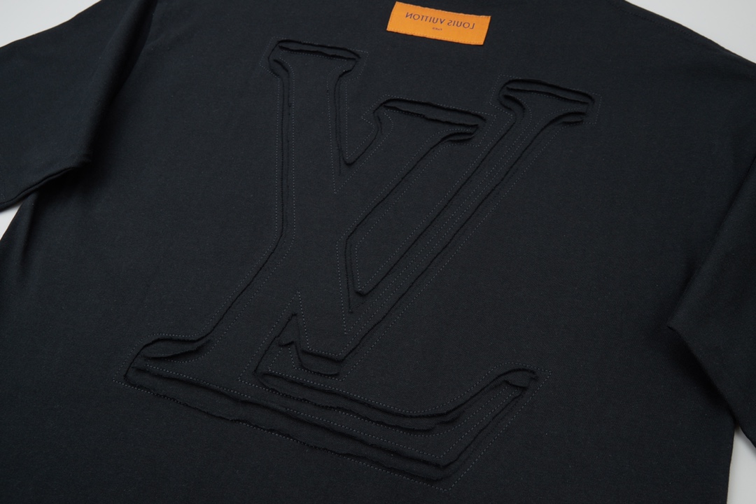 Louis Vuitton/路易威登25ss 三花刺绣短袖 -超高品质绣花贴布 白 黑-Chinese UA Cheap High Quatity Brand Clothes Bags handbags Sneakers wholesale wholesaler seller from China Factory suppliers Fashion Clothing Shoes best Quality Beautiful Price Louis Vuitton/路易威登25ss 三花刺绣短袖 -超高品质绣花贴布 白 黑