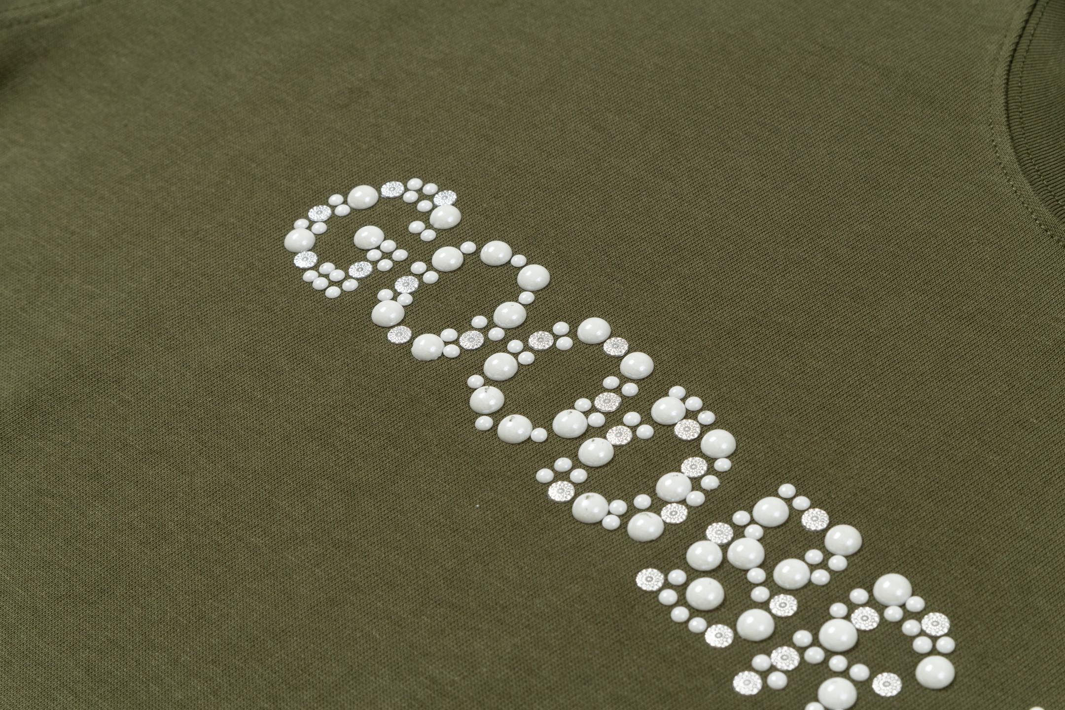 GOODBRAND 25SS珠片标语 短袖T恤 白炒灰-Chinese UA Cheap High Quatity Brand Clothes Bags handbags Sneakers wholesale wholesaler seller from China Factory suppliers Fashion Clothing Shoes best Quality Beautiful Price GOODBRAND 25SS珠片标语 短袖T恤 白炒灰