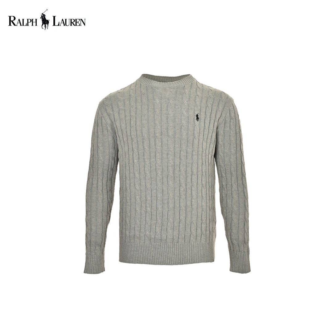 本地自取:💰220
Ralph Lauren/拉夫劳伦 25Fw 绞花粗针混纺圆领毛衣
胸口高密度百灵达万针刺绣,吊牌辅料全部还原原版。
面料采用进口纯棉纱线混纺羊毛,上身舒适高级感拉满,无数网红博主穿搭必备,原版超级慢买到,一件针织衫就能穿出不一样的时尚感觉。
表面面料带羊绒的雾面感觉,蓬松度够够的,可以说做到乱真的高度,一眼就是顶级品质!
复古的多巴胺配色,经典耐看,性价比很高,强烈推荐
颜色:藏青色 卡其色 灰色 白色
Size:S-XL