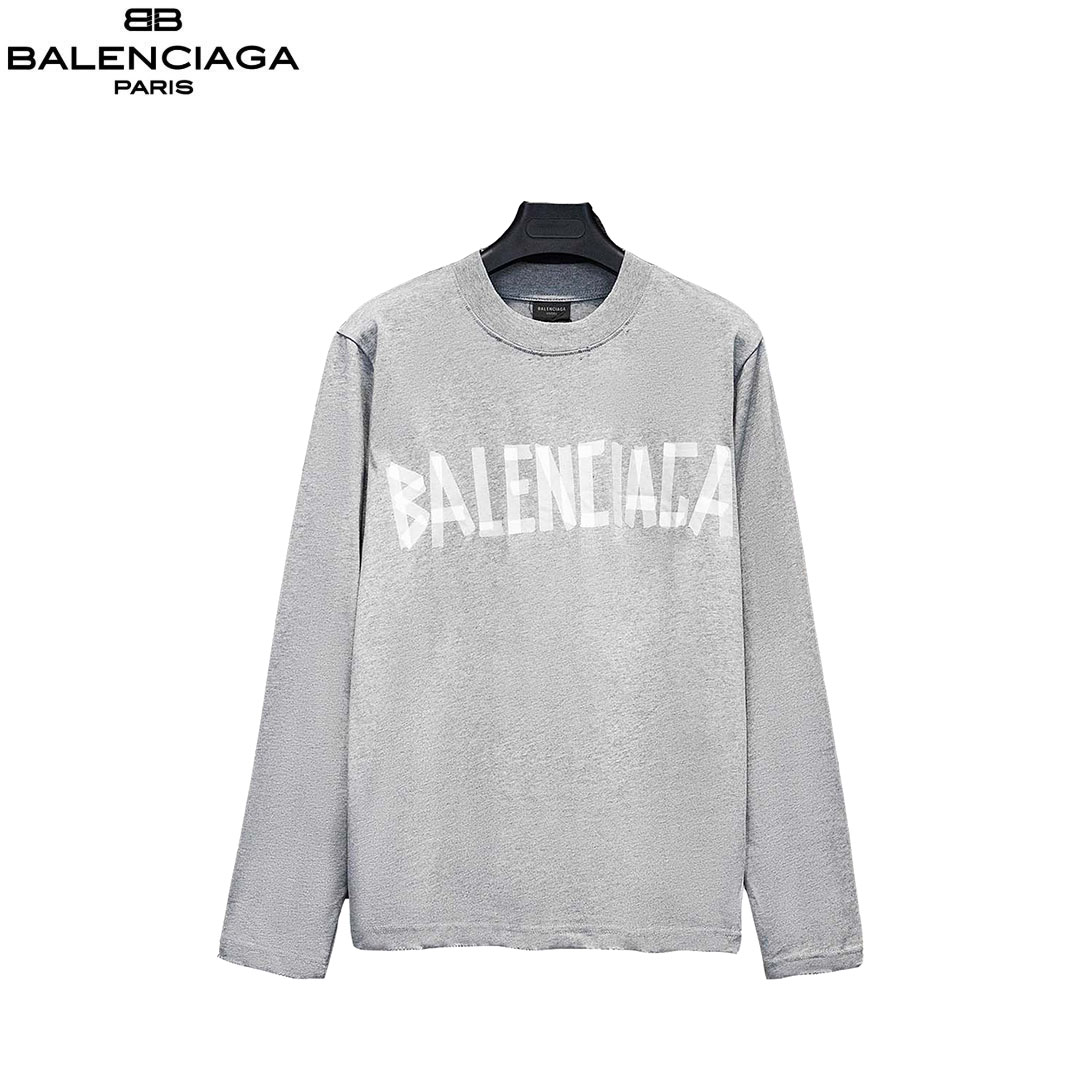 本地自取: Balenciaga/巴黎世家做旧水洗胶带LOGO长袖 ⚠️抢购ZP开发定染面料色.破洞.印花.水洗.做旧.版型. 采用26S/1*2精棉双纱平纹,270克;搭配32S/1*2精棉双纱1*1罗纹,320克.水洗黑环保定染面料、螺纹同缸无色差. 领口捆条采用纯棉本布一体切的捆条 无色差 不会变形 前幅后幅运用马骝水水洗印花工艺;由环保胶浆材质,机械化印花工艺.机械印花精度高,套位精准度可达±0.02mm,品质稳定性强. 衣身做水洗 做旧 破洞 元素处理,更大大增加了服装的趣味性;独特的视觉效果.特殊水洗效果处理后形成了一种的独特做旧效果. 模糊界限的男女同穿风,经典落肩oversize版型,上身宽松休闲. 颜色:水洗黑 喷砂蓝 白色 灰蓝色 衣身做水洗 做旧 破洞 元素处理,更大大增加了服装的趣味性;独特的视觉效果.特殊水洗效果处理后形成了一种的独特做旧效果. 模糊界限的男女同穿风,经典落肩oversize版型,上身宽松休闲. 颜色:水洗黑 喷砂蓝 白色 灰蓝色 花灰色