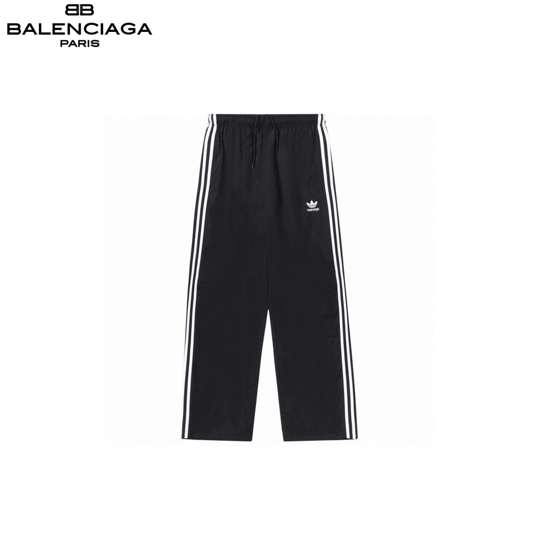 本地自取:💰210
Balenciaga/巴黎世家 阿迪三叶草联名长裤
AdidasxBalenciaga合作系列正式公布
最值得期待的这一季合作款
百搭任何T恤都不会过时,重磅冰丝面料,舒适散热,穿在身上质感十足👍,经久耐穿,好看的都市运动休闲风,提升魅力,做街头最靓的仔,修饰腿型 不臃肿 超级百搭的一款神裤
尺码:S-XL