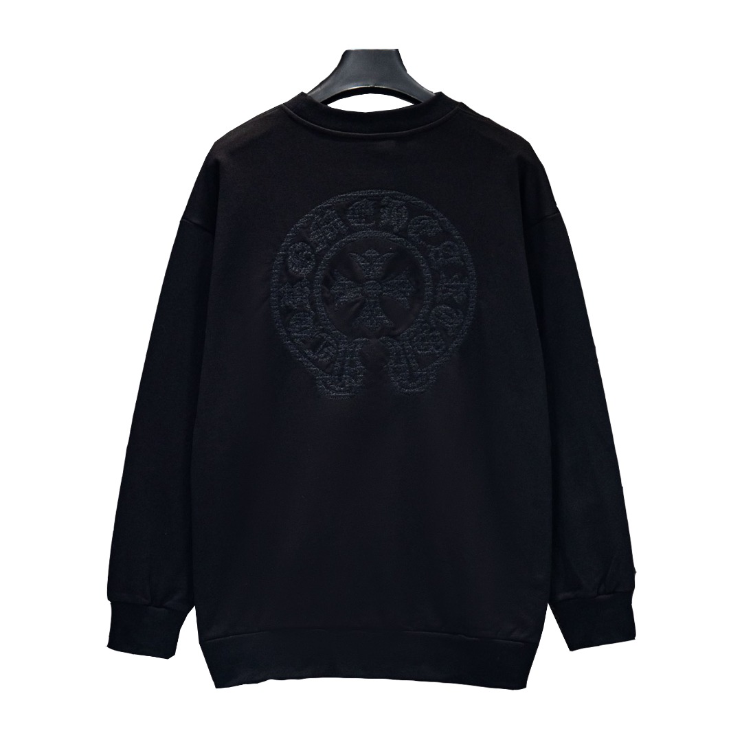 Chrome Hearts/克罗心 25Fw 暗纹编织圆领短袖 采用订色订染毛圈纯棉卫衣面,420g双股双纱,手感舒适 进口针织针梳棉进行制作,厚度适中,有垂感又有轮廓型,上身就是一个舒适 对微胖身型包容性强,穿上瞬间瘦五斤! 前幅#后幅# 艺术排列英文字母 进口田岛高密度重工刺绣工艺 字体立体饱满 衣身加入万针刺绣元素处理,更大大增加了服装的趣味性;独特的视觉效果. 下摆 宽松收口 双层面料 收口效果好 精致锁边 颜色:黑色