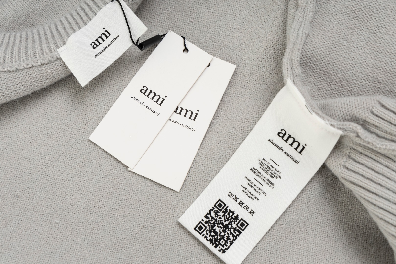AmiParis 25Fw 经典款提花大爱心圆领毛衣