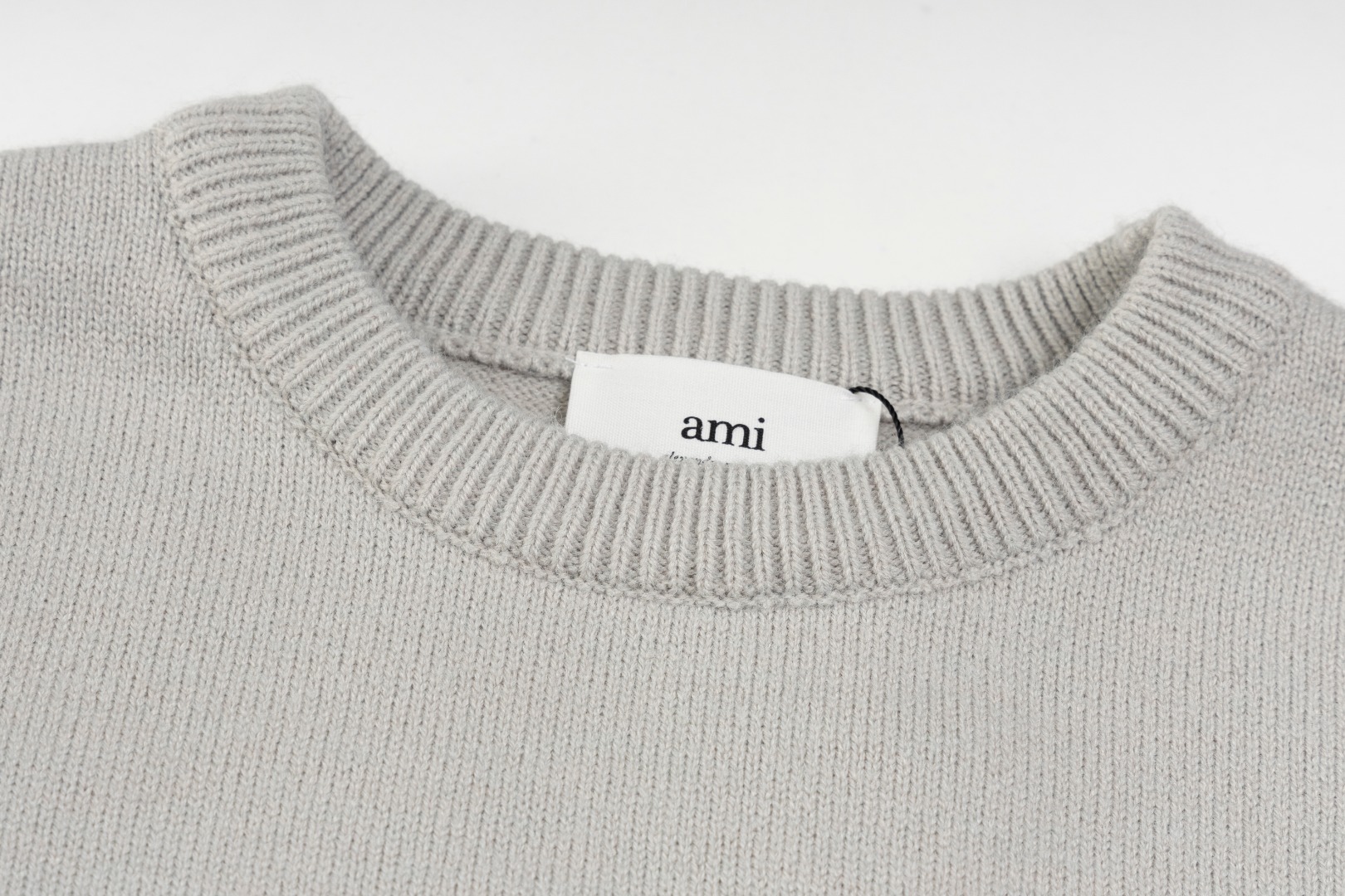 AmiParis 25Fw 经典款提花大爱心圆领毛衣