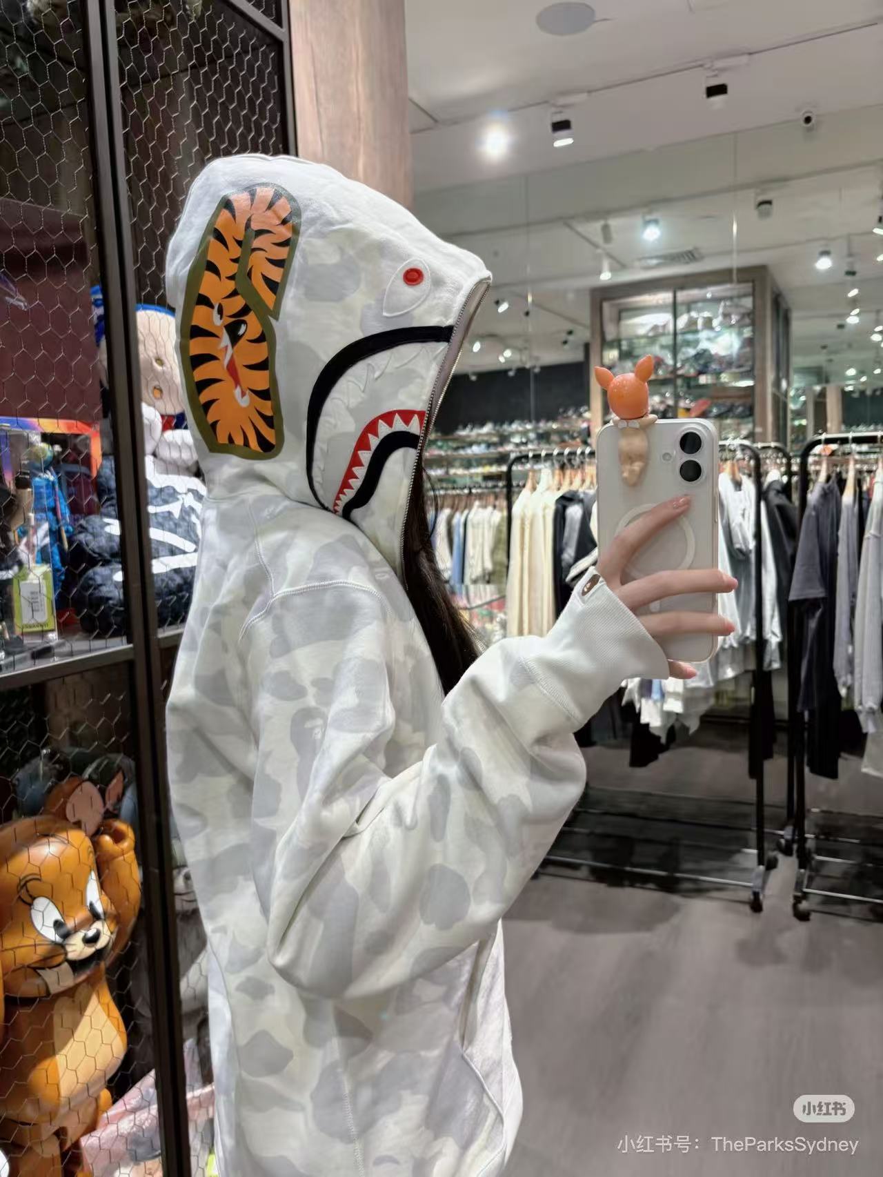 Bape美式潮牌夜光单帽鲨鱼外套拉链-Chinese UA Cheap High Quatity Brand Clothes Bags handbags Sneakers wholesale wholesaler seller from China Factory suppliers Fashion Clothing Shoes best Quality Beautiful Price Bape美式潮牌夜光单帽鲨鱼外套拉链