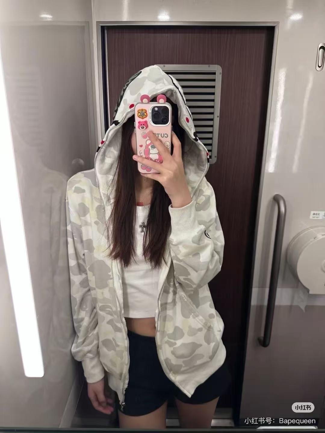 Bape美式潮牌夜光单帽鲨鱼外套拉链-Chinese UA Cheap High Quatity Brand Clothes Bags handbags Sneakers wholesale wholesaler seller from China Factory suppliers Fashion Clothing Shoes best Quality Beautiful Price Bape美式潮牌夜光单帽鲨鱼外套拉链