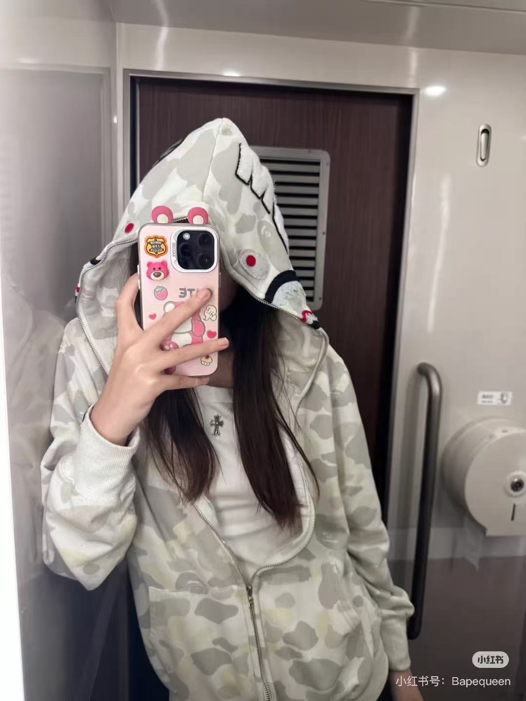 Bape美式潮牌夜光单帽鲨鱼外套拉链-Chinese UA Cheap High Quatity Brand Clothes Bags handbags Sneakers wholesale wholesaler seller from China Factory suppliers Fashion Clothing Shoes best Quality Beautiful Price Bape美式潮牌夜光单帽鲨鱼外套拉链