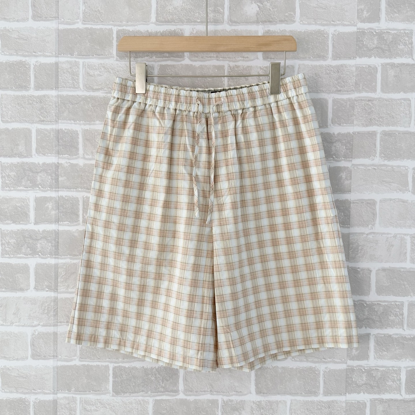 p193. Camisa de manga corta Loewe Plaid Puff Sand Talla: S-XL Tejido texturizado transpirable seleccionado, se siente l…