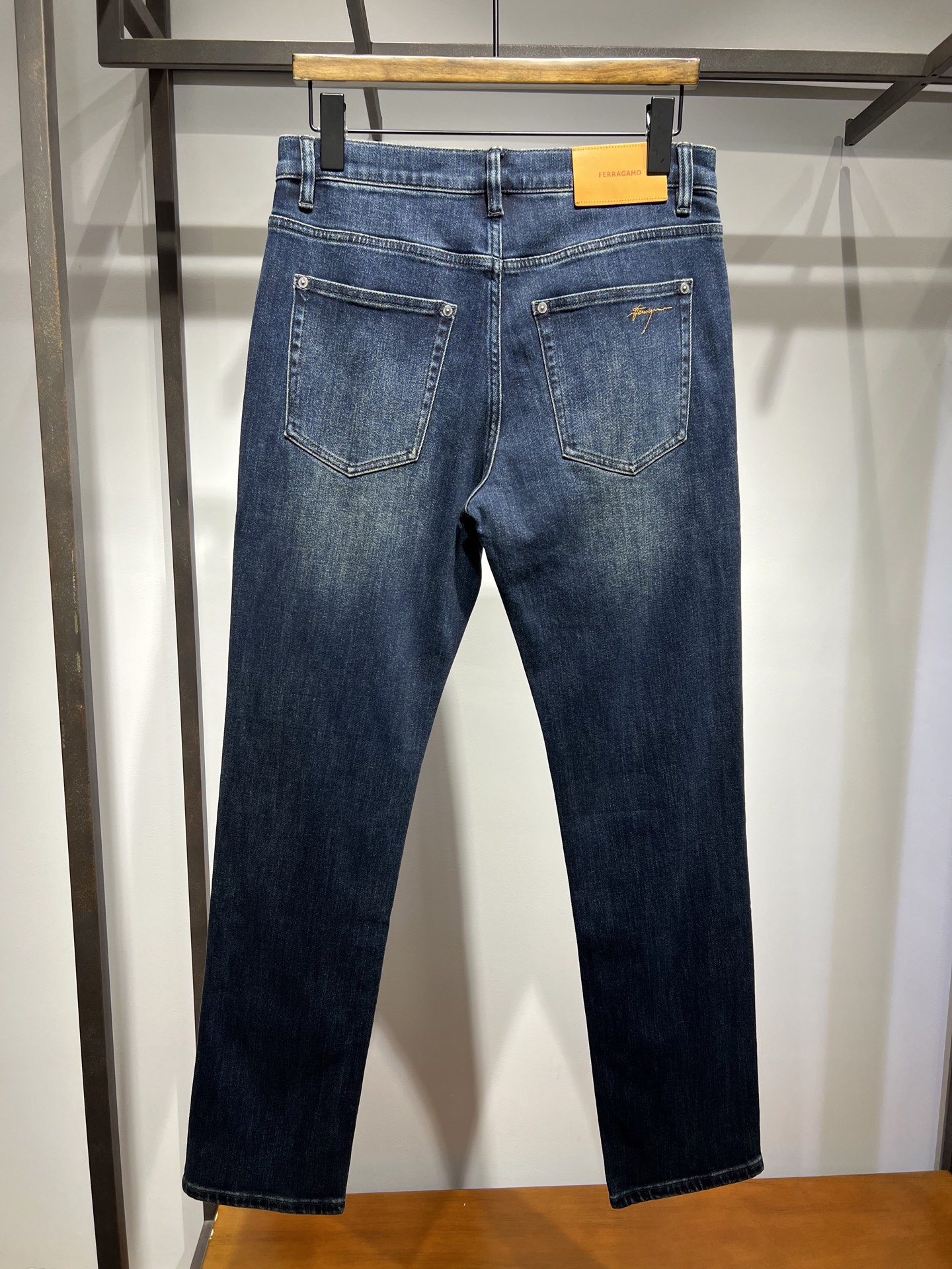 🆕新款，简约百搭时尚弹力洗水小直筒牛仔裤，码数30 31 32 33 34 36 38