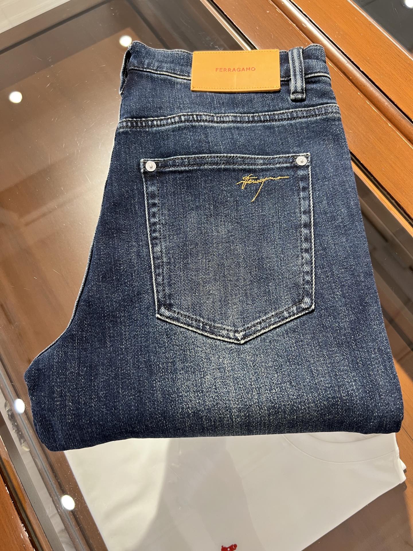 🆕新款，简约百搭时尚弹力洗水小直筒牛仔裤，码数30 31 32 33 34 36 38