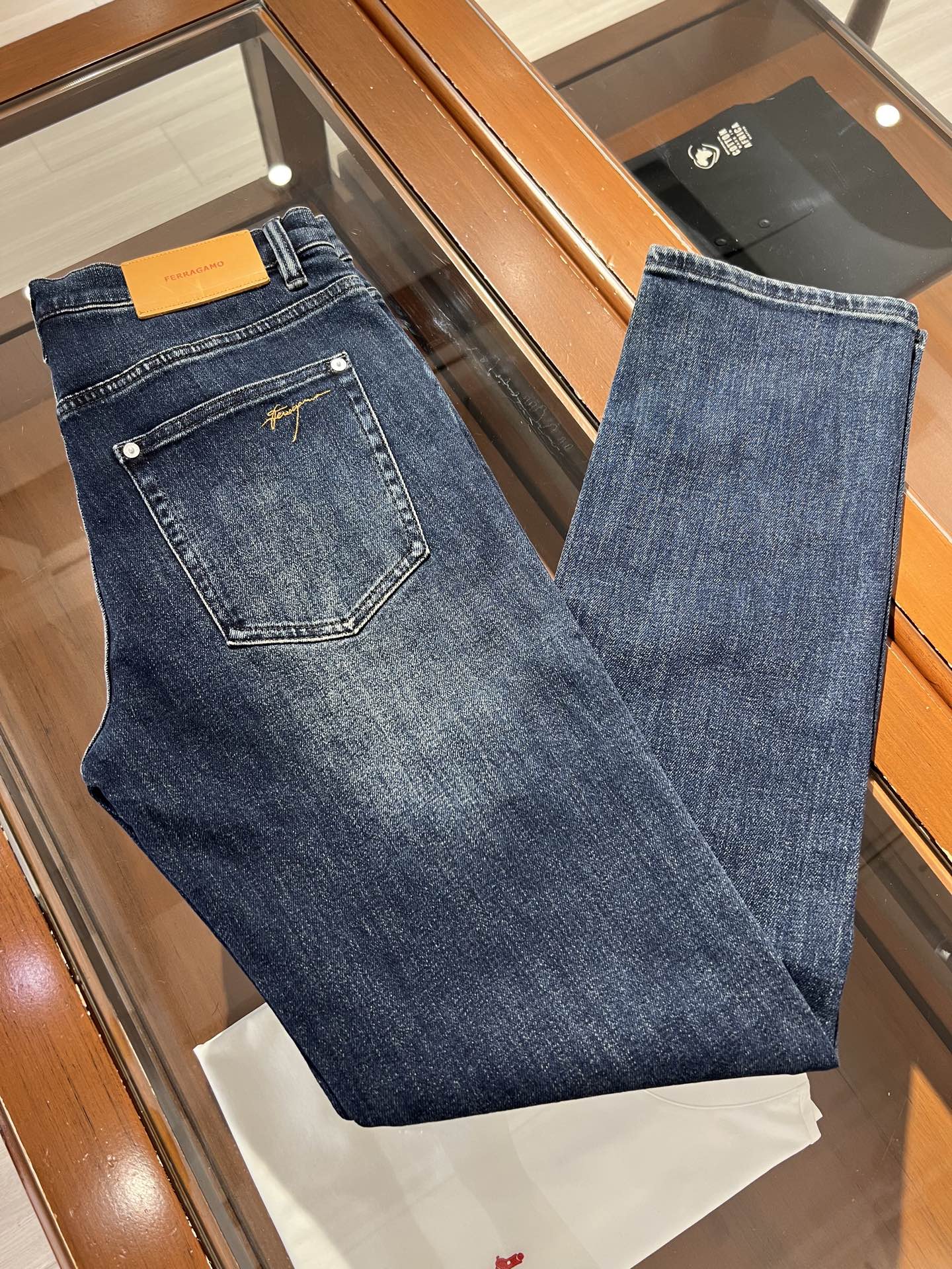 🆕新款，简约百搭时尚弹力洗水小直筒牛仔裤，码数30 31 32 33 34 36 38