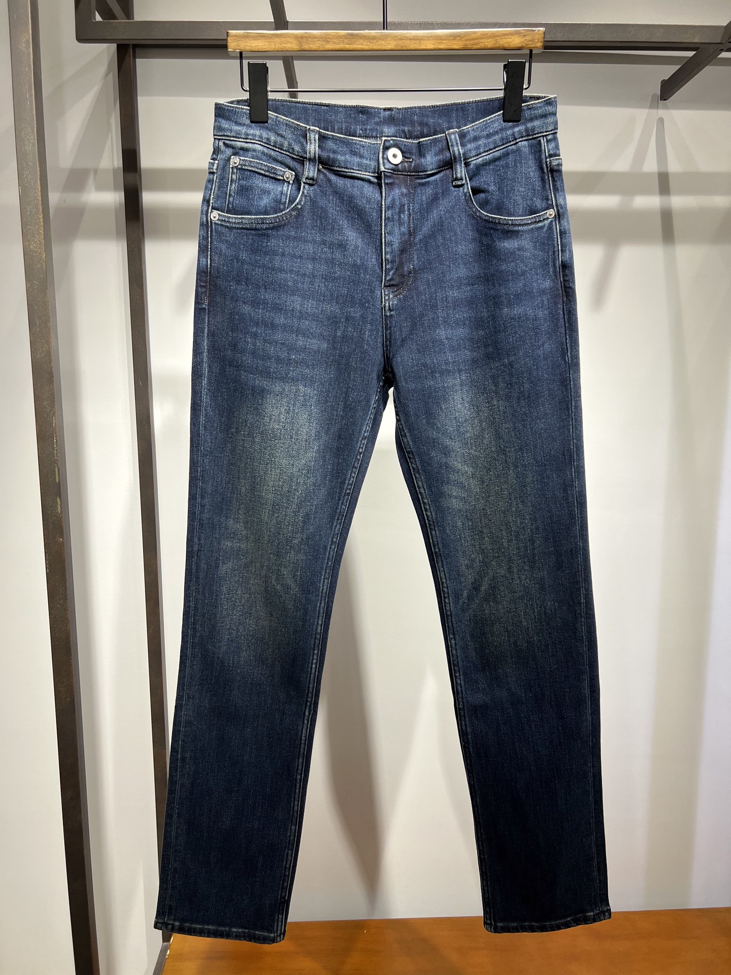 🆕新款，简约百搭时尚弹力洗水小直筒牛仔裤，码数30 31 32 33 34 36 38