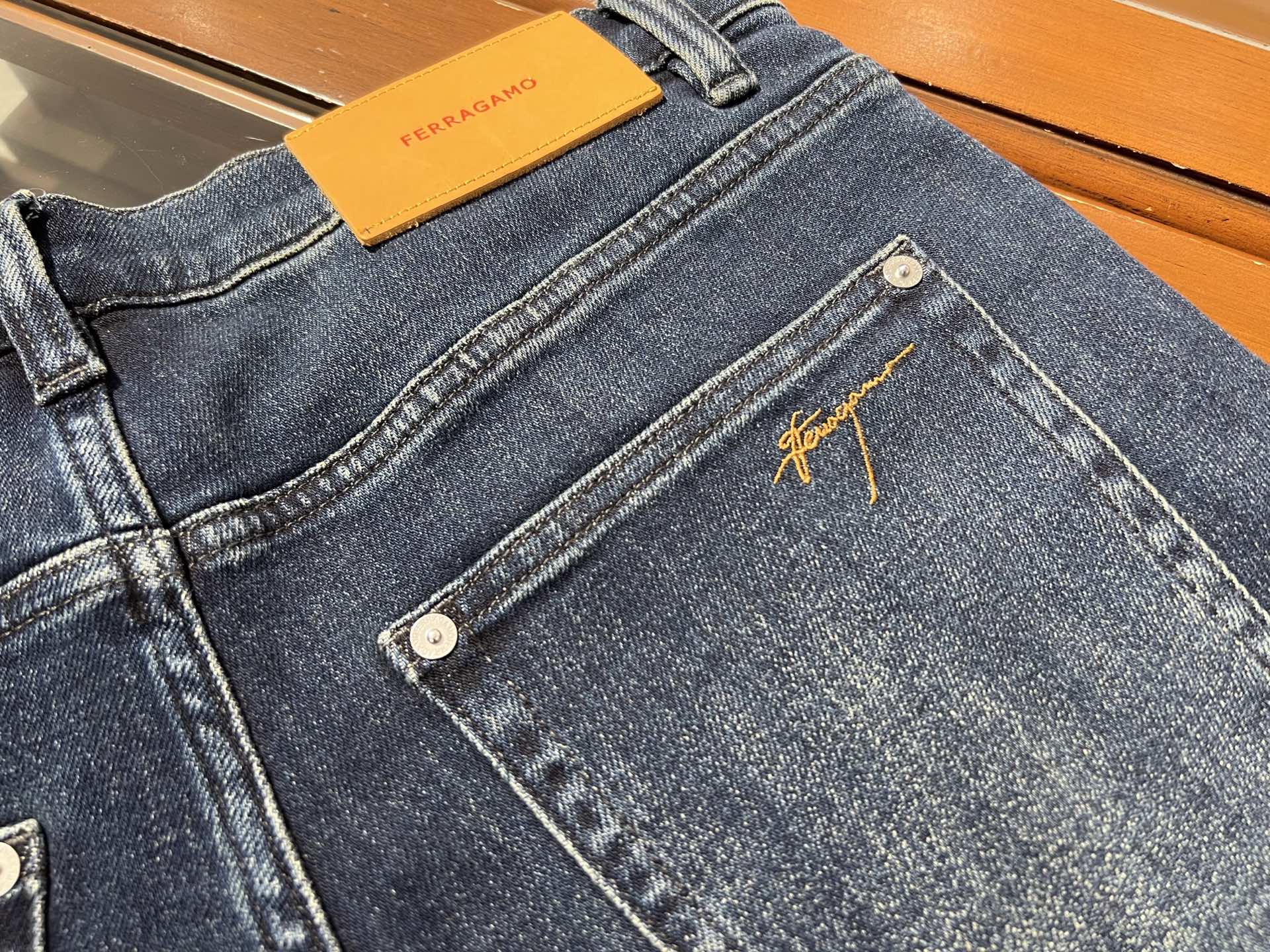 🆕新款，简约百搭时尚弹力洗水小直筒牛仔裤，码数30 31 32 33 34 36 38