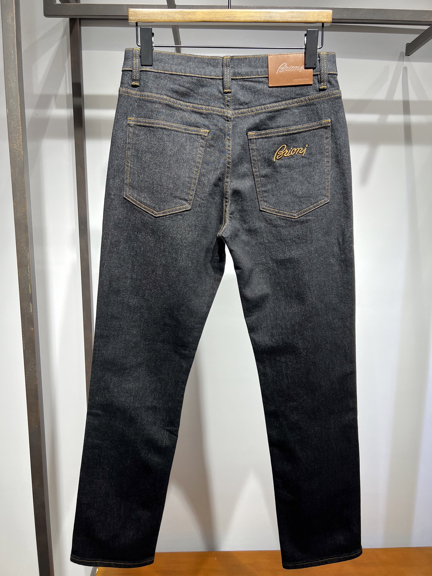 🆕新款，商务休闲小直筒洗水牛仔裤，码数30 31 32 33 34 36 38