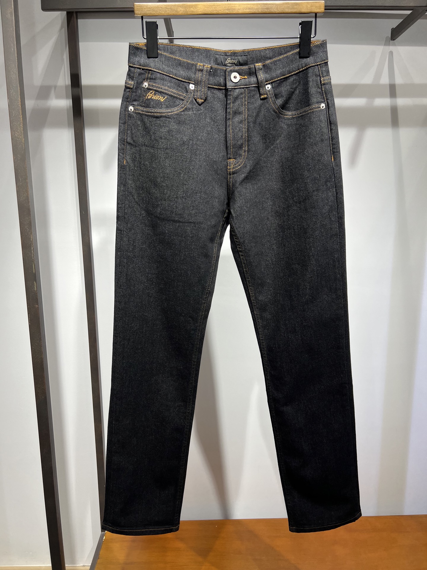 🆕新款，商务休闲小直筒洗水牛仔裤，码数30 31 32 33 34 36 38