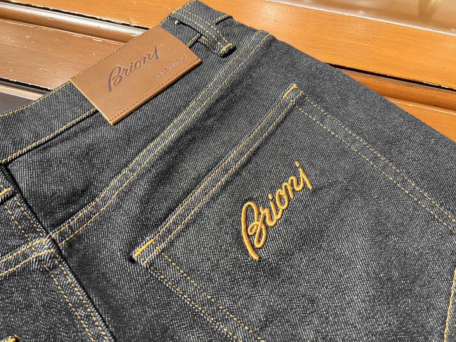 🆕新款，商务休闲小直筒洗水牛仔裤，码数30 31 32 33 34 36 38