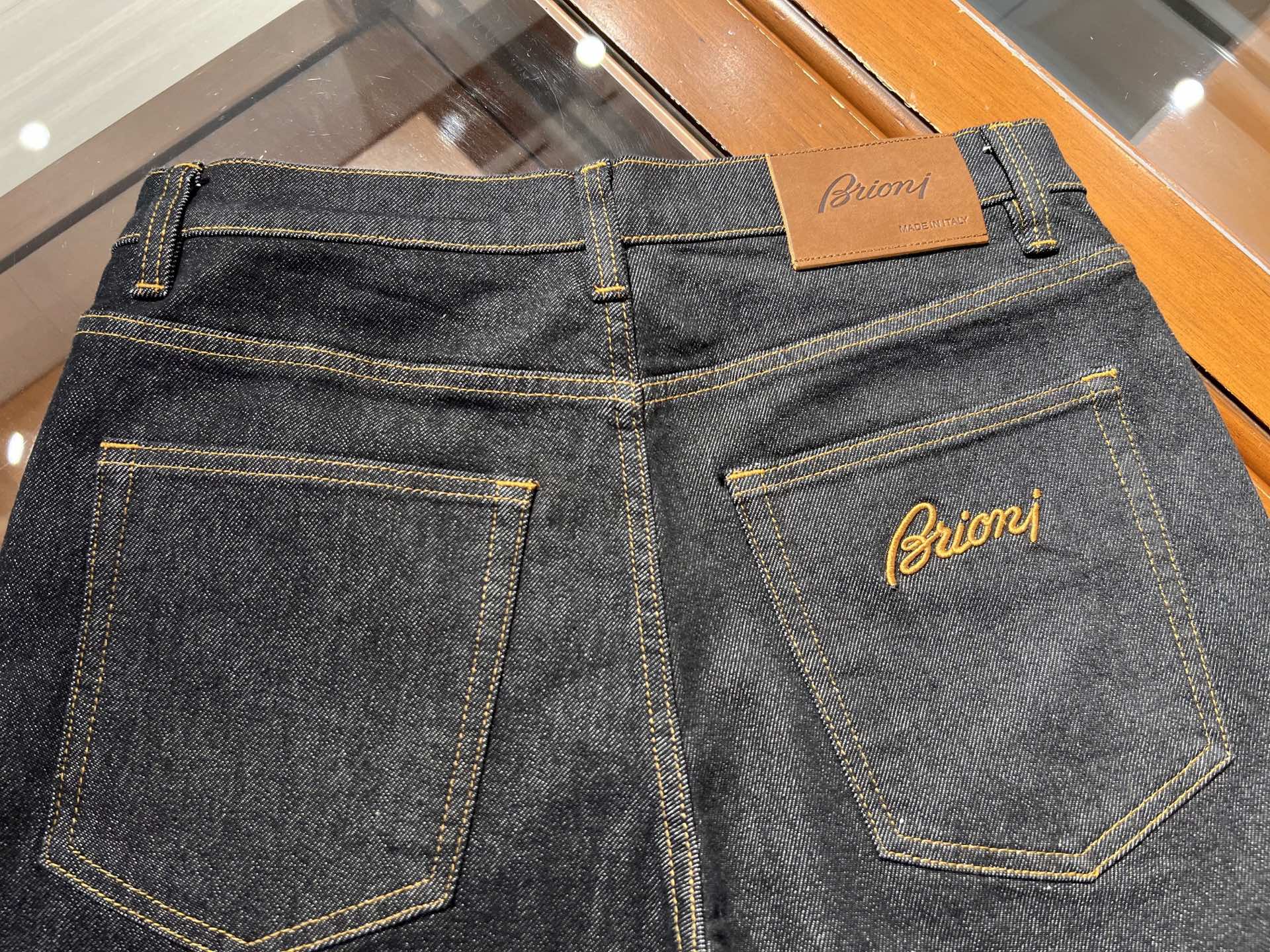 🆕新款，商务休闲小直筒洗水牛仔裤，码数30 31 32 33 34 36 38