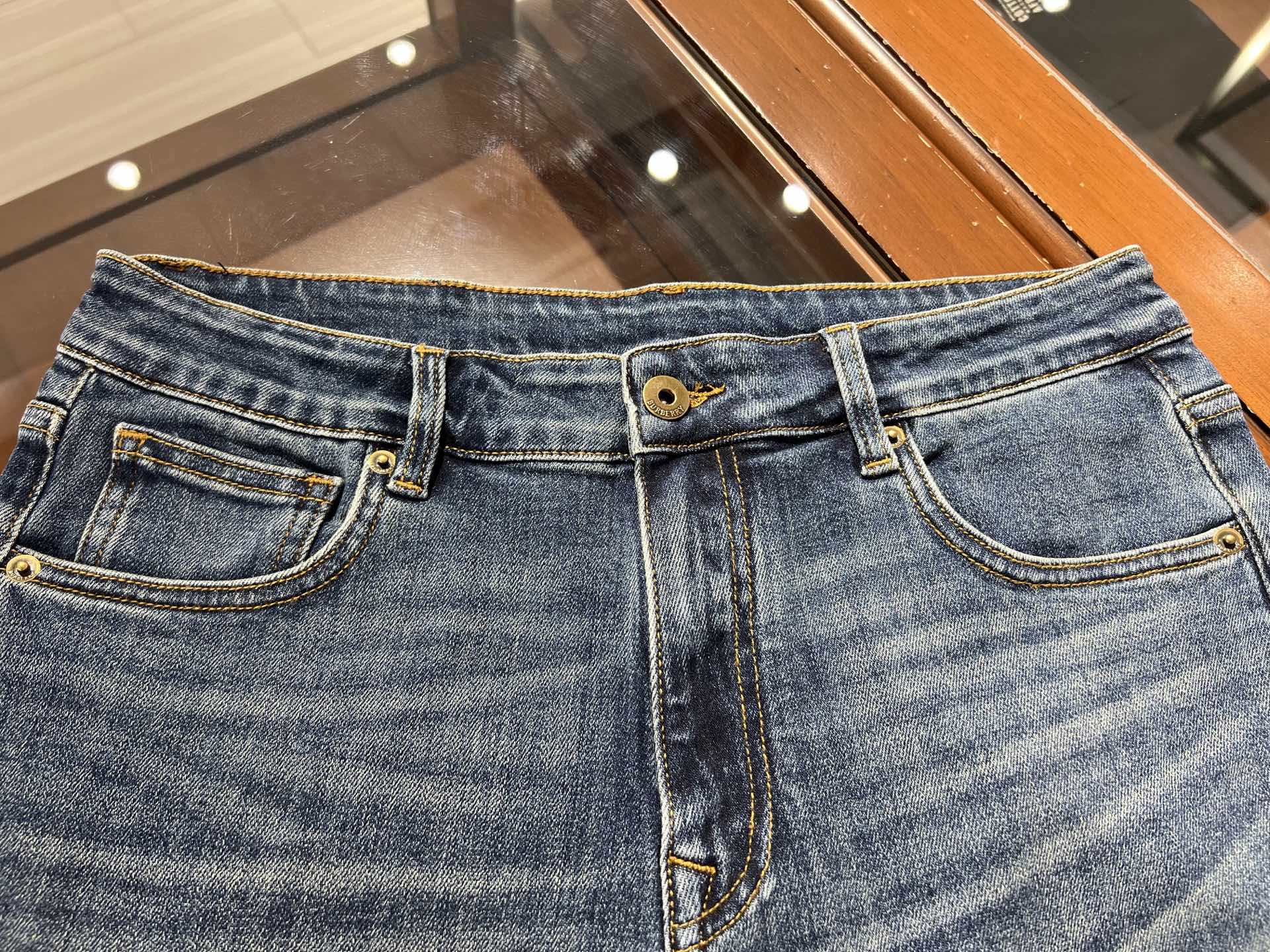 🆕新款，百搭休闲弹力直筒牛仔裤，码数29 30 31 32 33 34 36