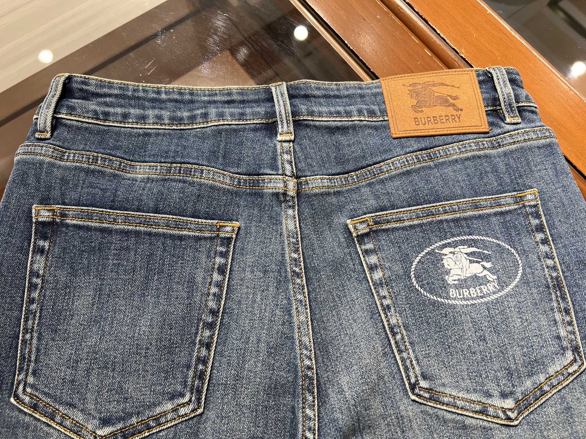 🆕新款，百搭休闲弹力直筒牛仔裤，码数29 30 31 32 33 34 36