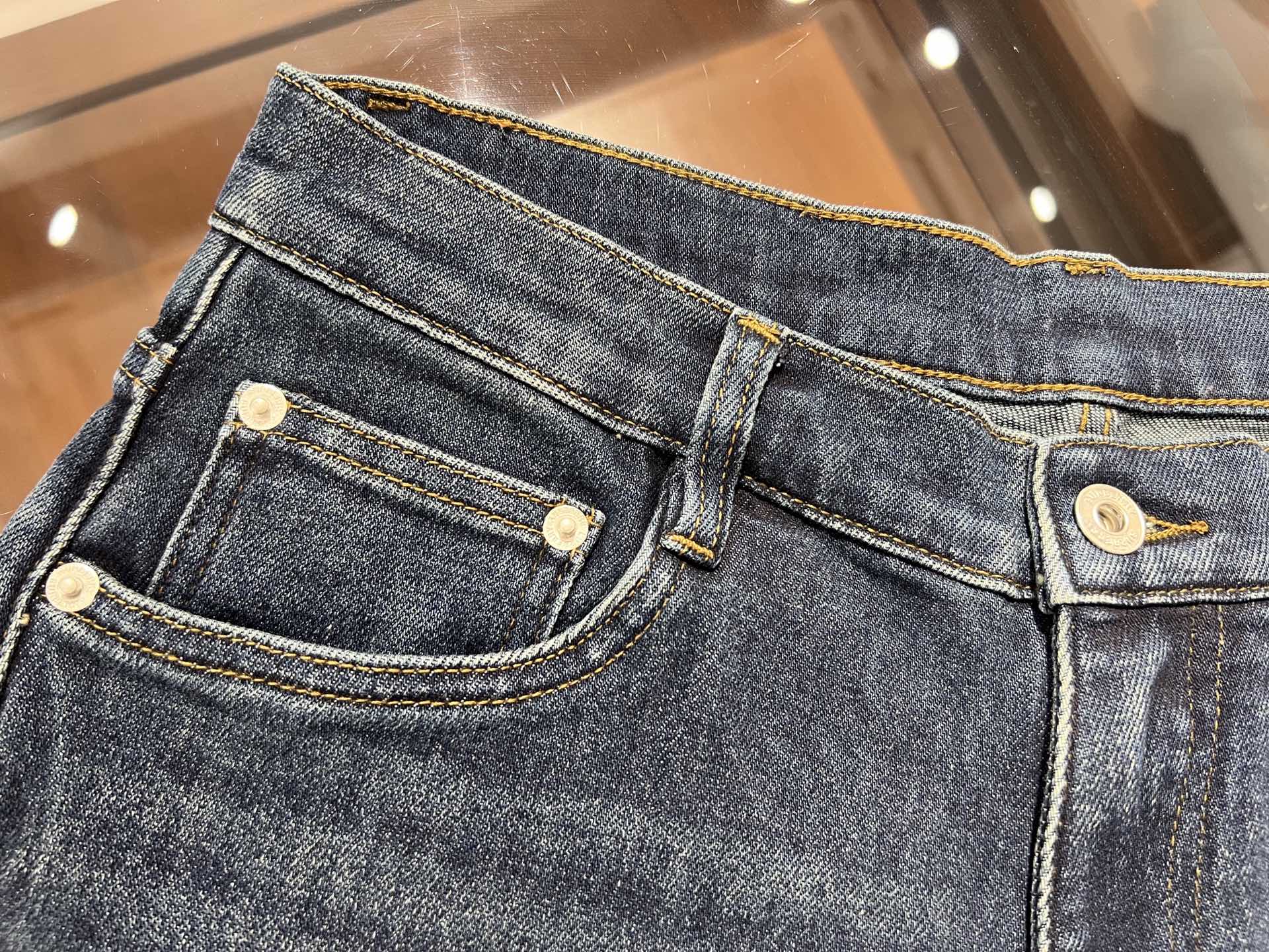 🆕新款，百搭休闲弹力小直筒牛仔裤，码数30 31 32 33 34 36 38