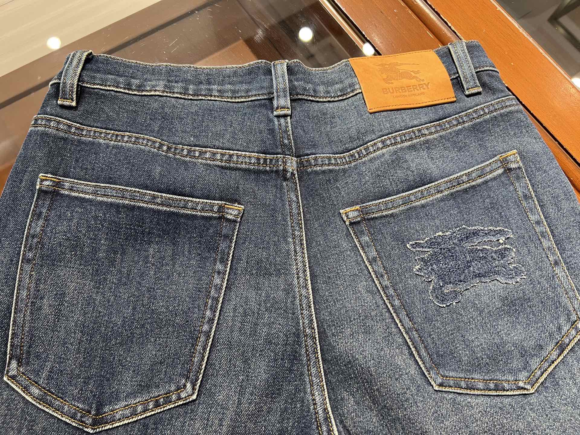 🆕新款，百搭休闲弹力小直筒牛仔裤，码数30 31 32 33 34 36 38