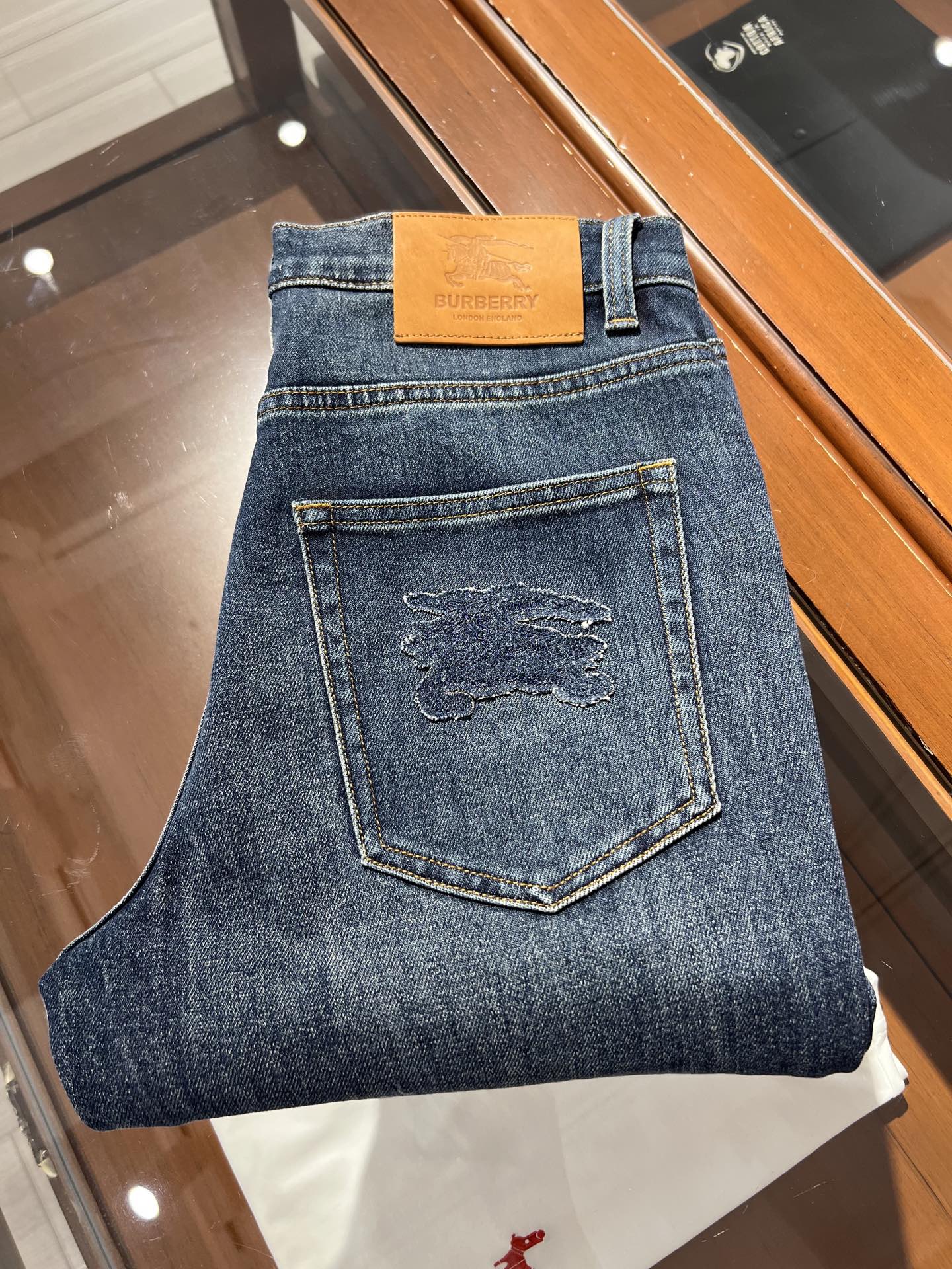 🆕新款，百搭休闲弹力小直筒牛仔裤，码数30 31 32 33 34 36 38