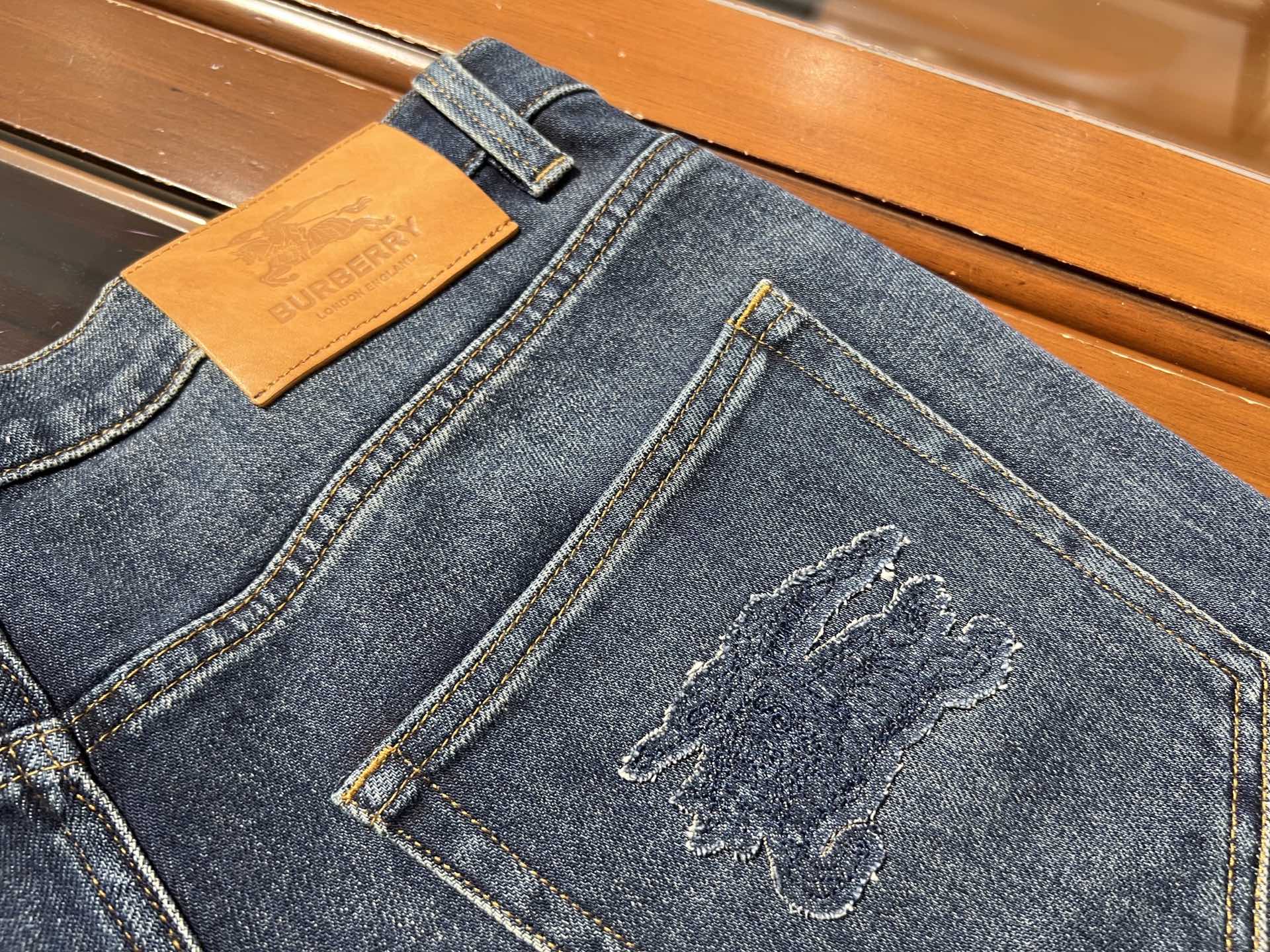 🆕新款，百搭休闲弹力小直筒牛仔裤，码数30 31 32 33 34 36 38