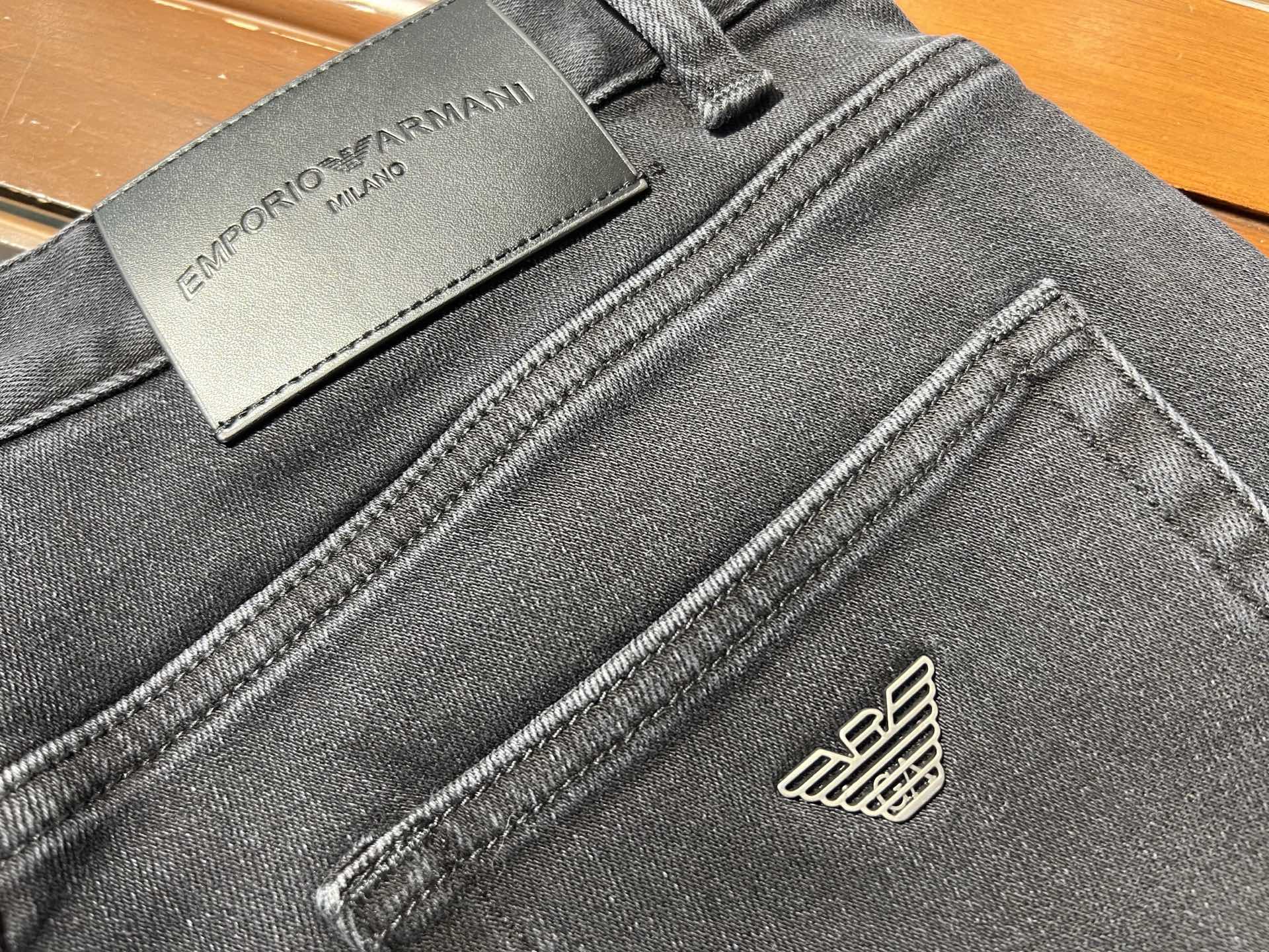 🆕新款，磨毛烟灰色弹力洗水小直筒牛仔裤，码数29 30 31 32 33 34 36 38