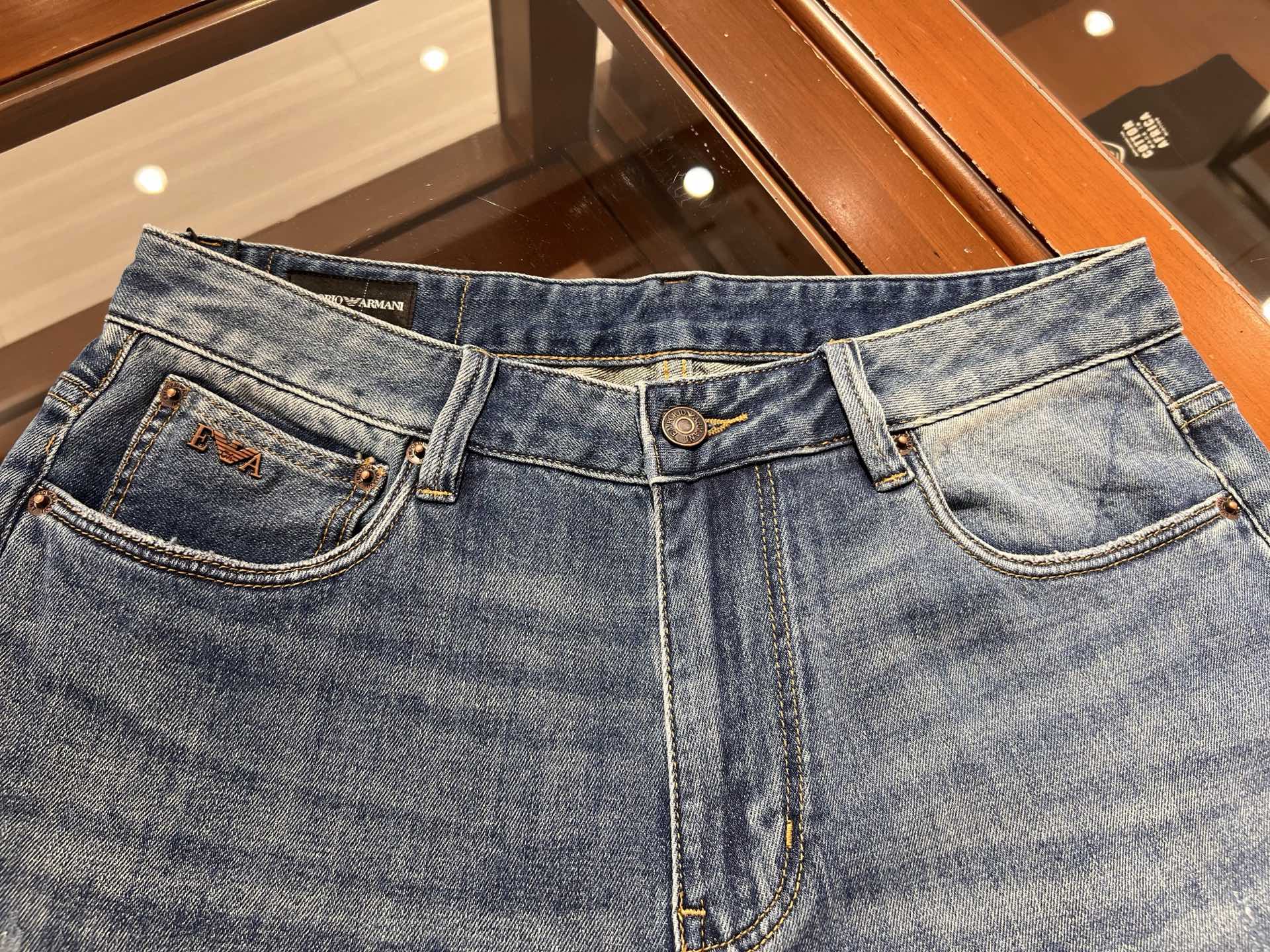 🆕新款！百搭简约常规版面料透气舒适弹力洗水牛仔裤，码数 30 31 32 33 34 36 38