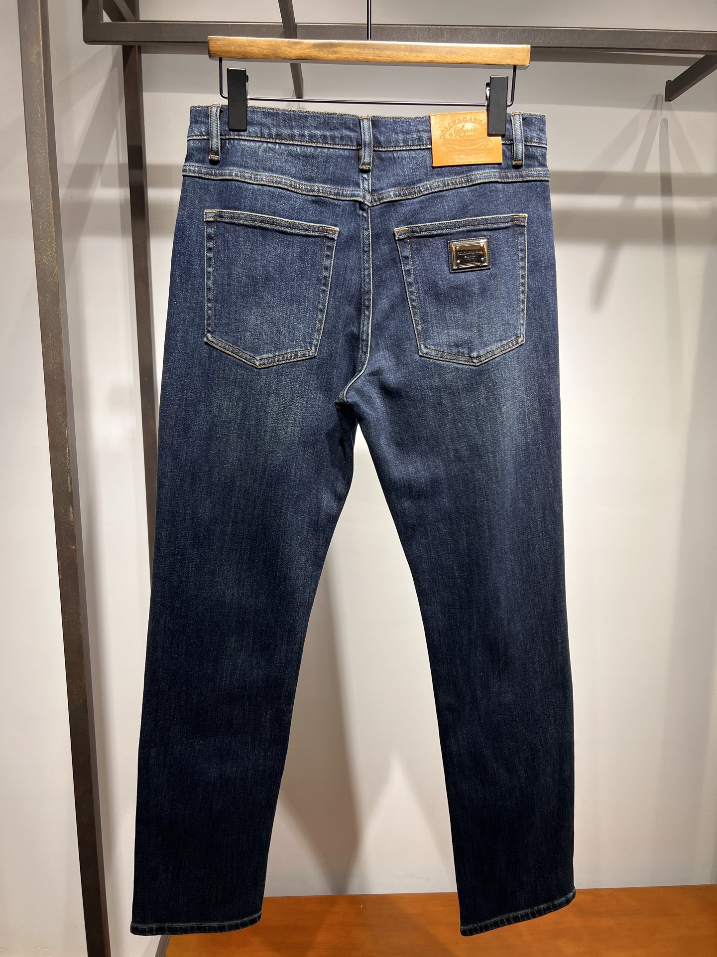 🆕新款！金典百搭简约面料透气舒适弹力小直筒牛仔裤，码数 30 31 32 33 34 36 38