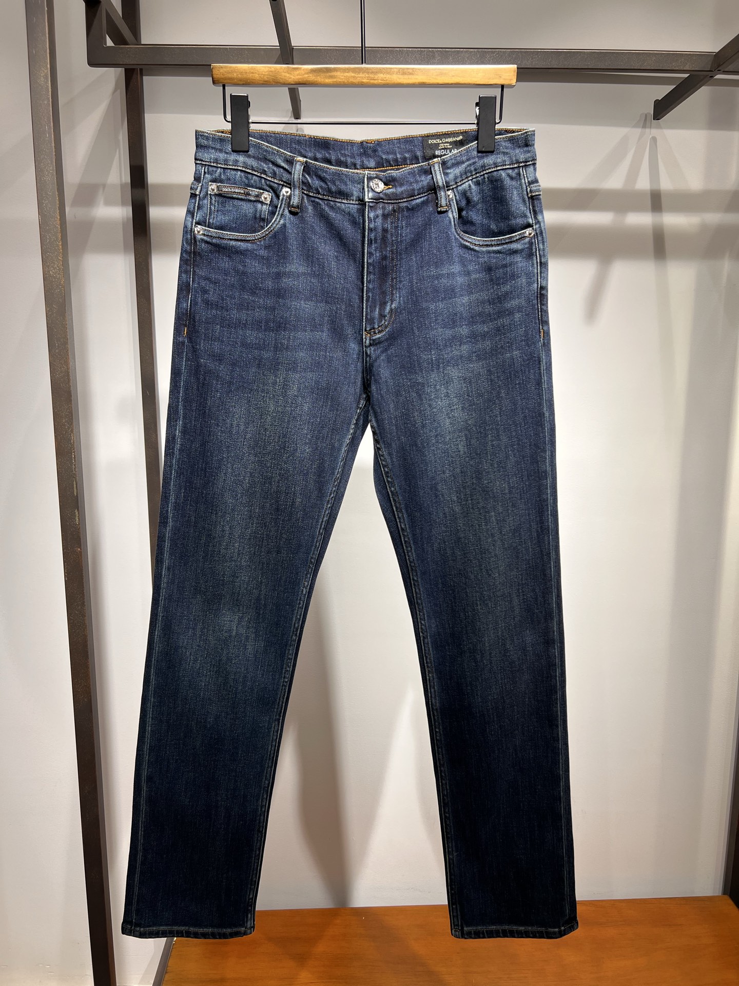 🆕新款！金典百搭简约面料透气舒适弹力小直筒牛仔裤，码数 30 31 32 33 34 36 38