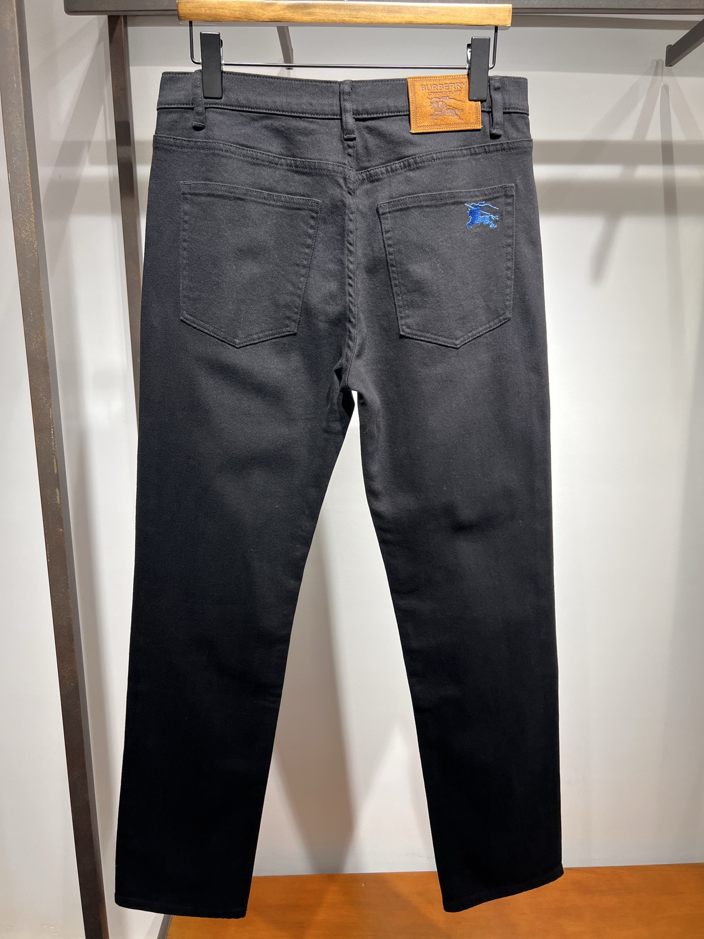 🆕新款！黑色百搭简约面料透气舒适弹力小直筒牛仔裤，码数 30 31 32 33 34 36 38