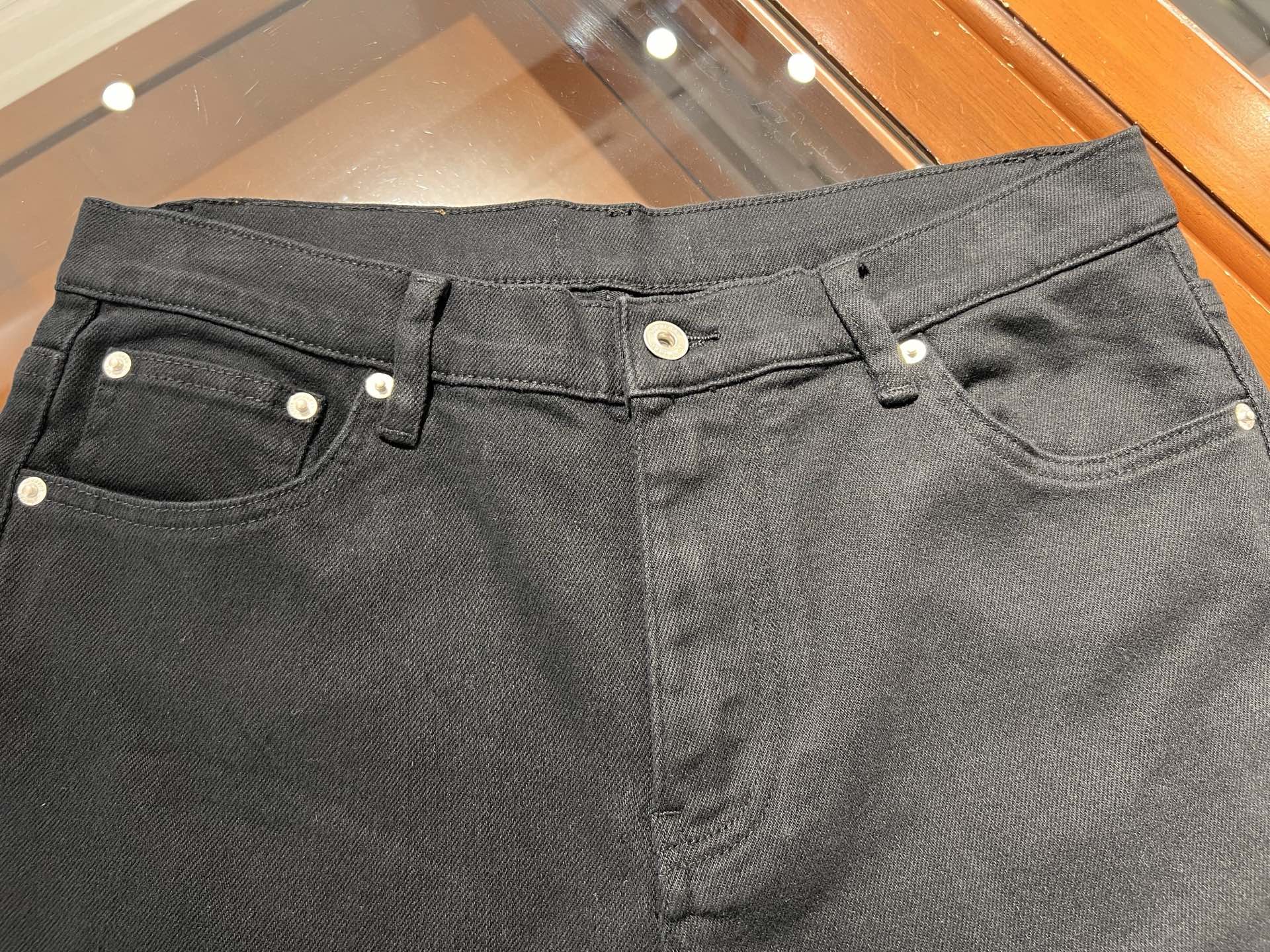 🆕新款！黑色百搭简约面料透气舒适弹力小直筒牛仔裤，码数 30 31 32 33 34 36 38