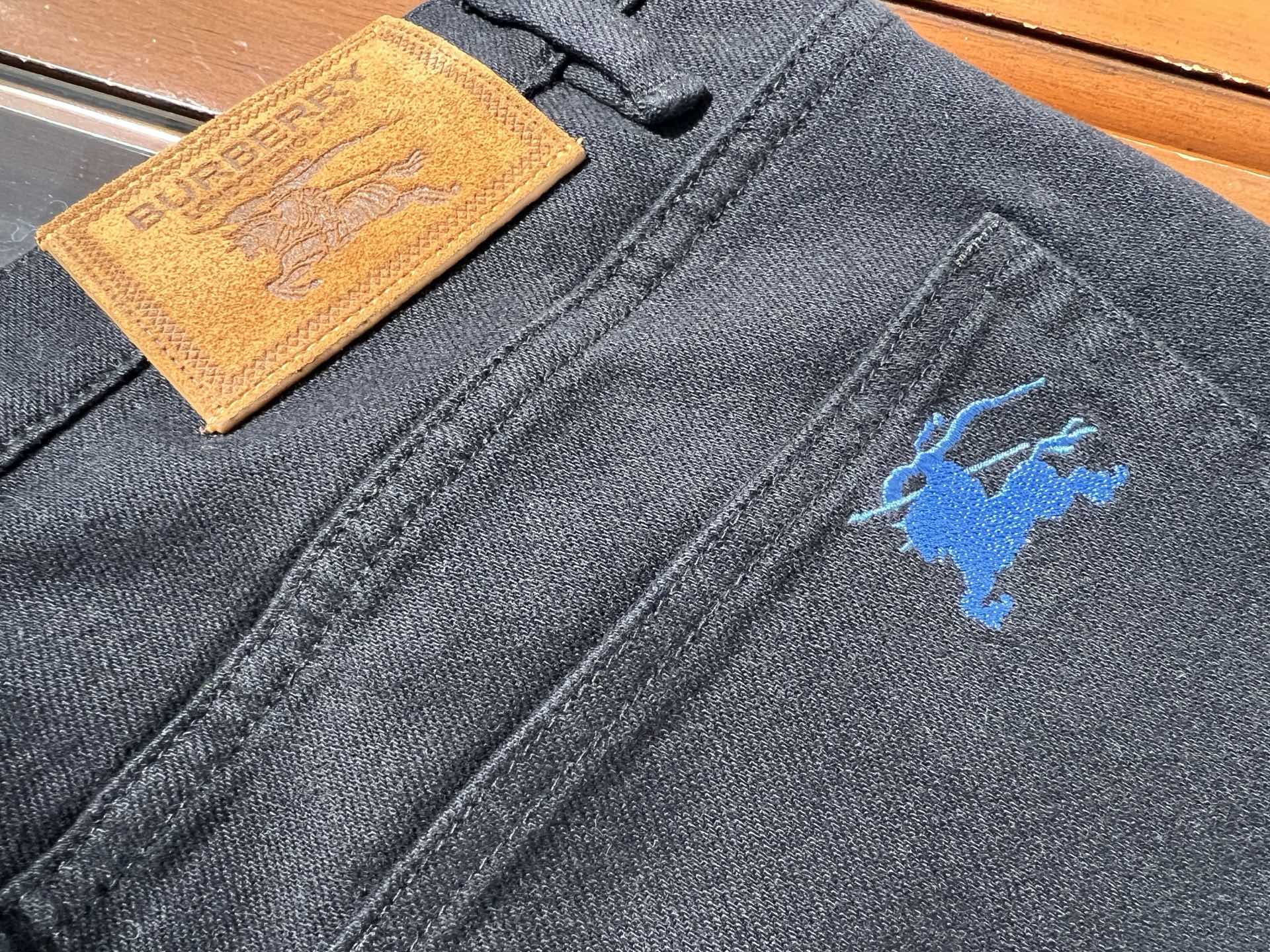 🆕新款！黑色百搭简约面料透气舒适弹力小直筒牛仔裤，码数 30 31 32 33 34 36 38