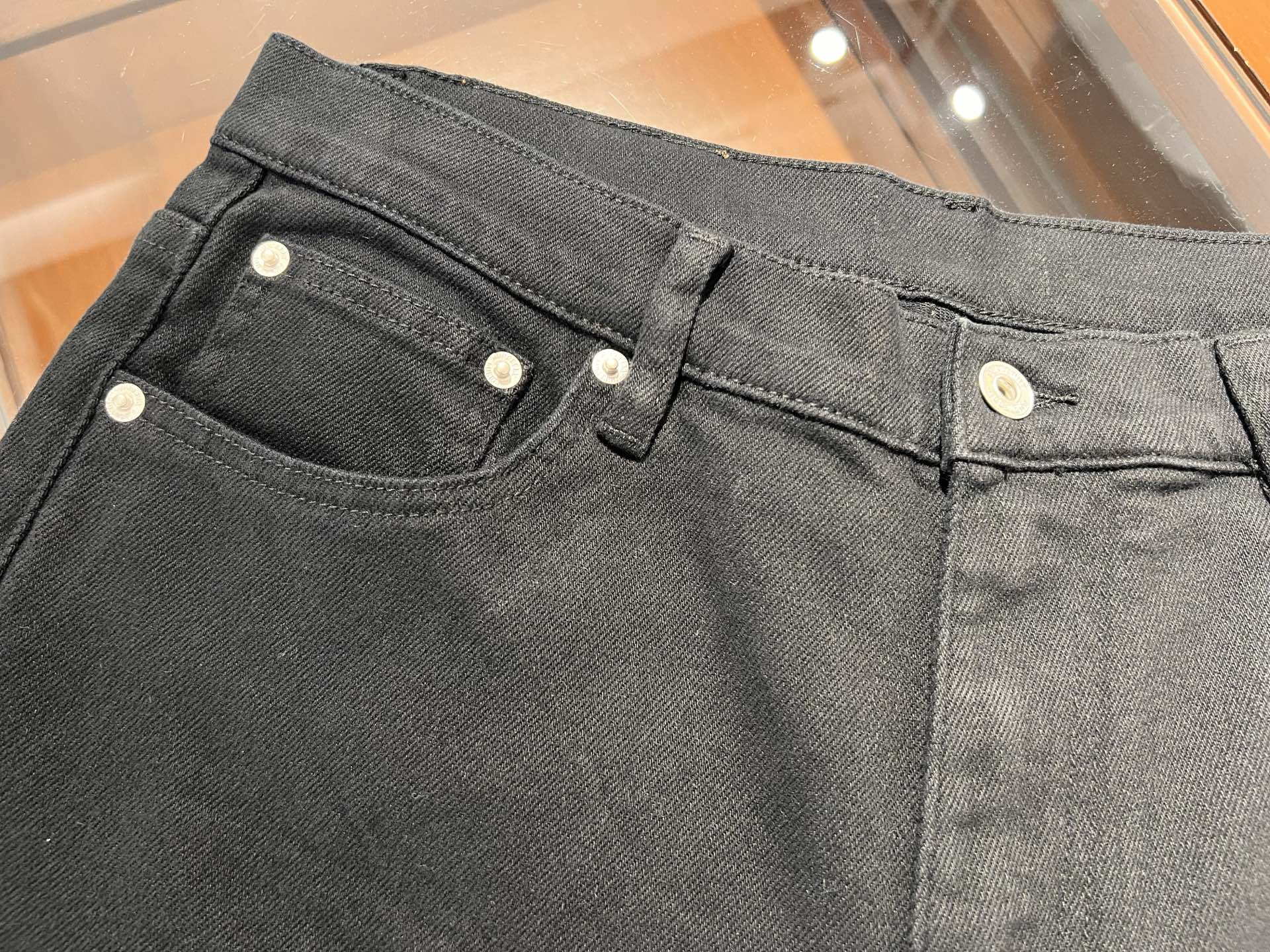 🆕新款！黑色百搭简约面料透气舒适弹力小直筒牛仔裤，码数 30 31 32 33 34 36 38