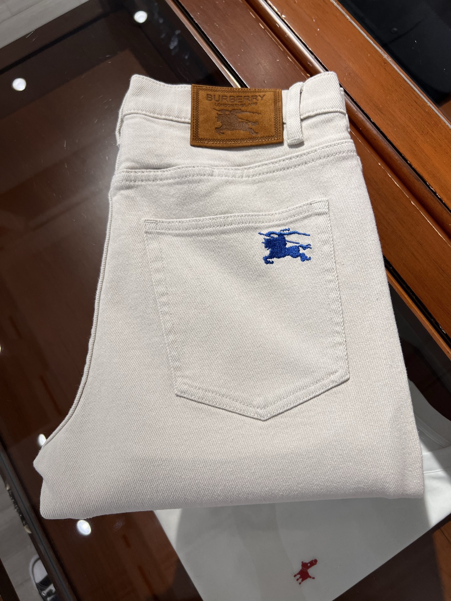 🆕新款！白灰色，百搭简约面料透气舒适弹力小直筒牛仔裤，码数 30 31 32 33 34 36 38