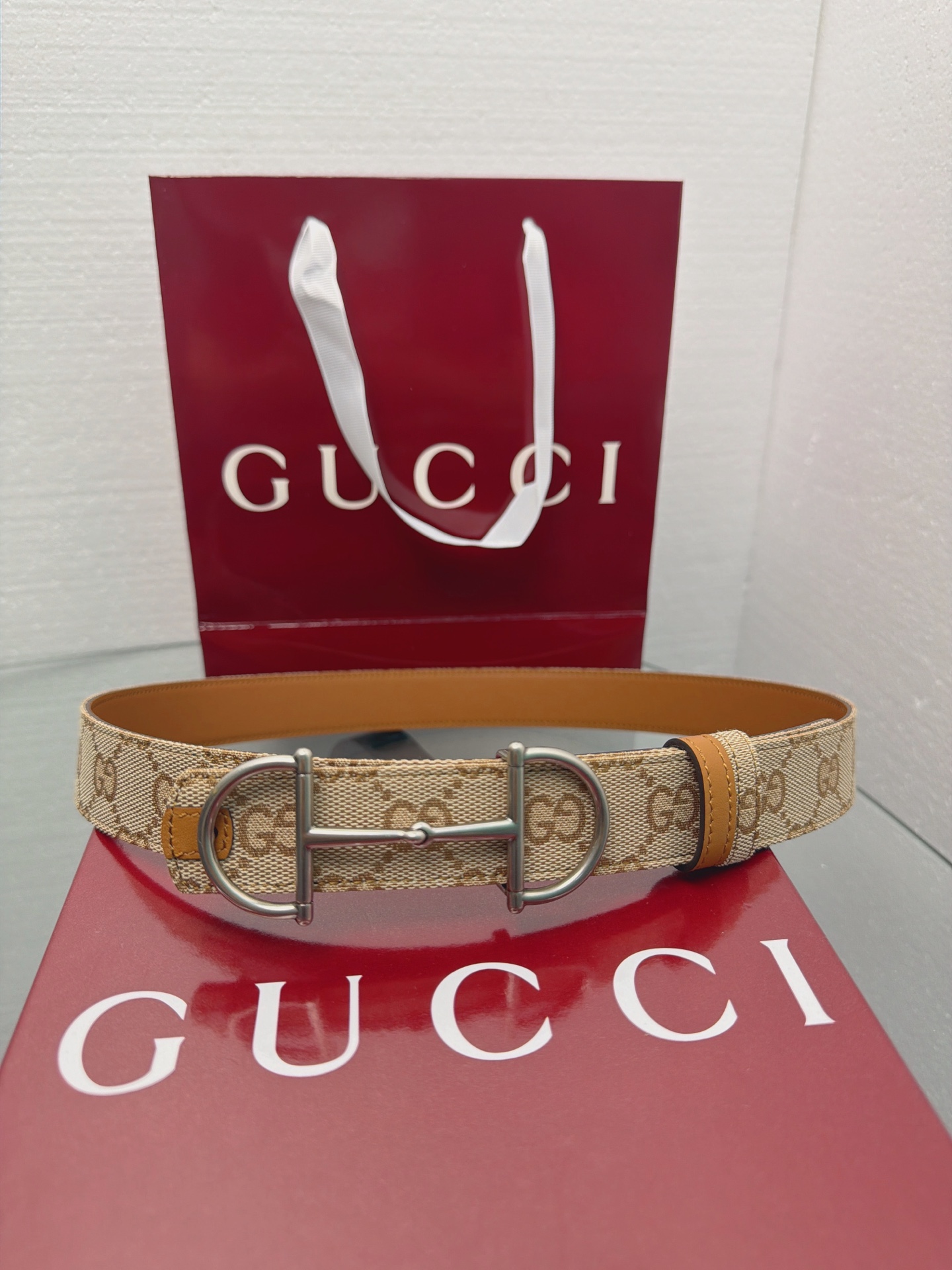 Gucci古驰马衔扣老花腰带（银扣款）经典GG老花帆布搭配焦糖色皮革包边，复古辨识度拉满。搭配做旧银色马