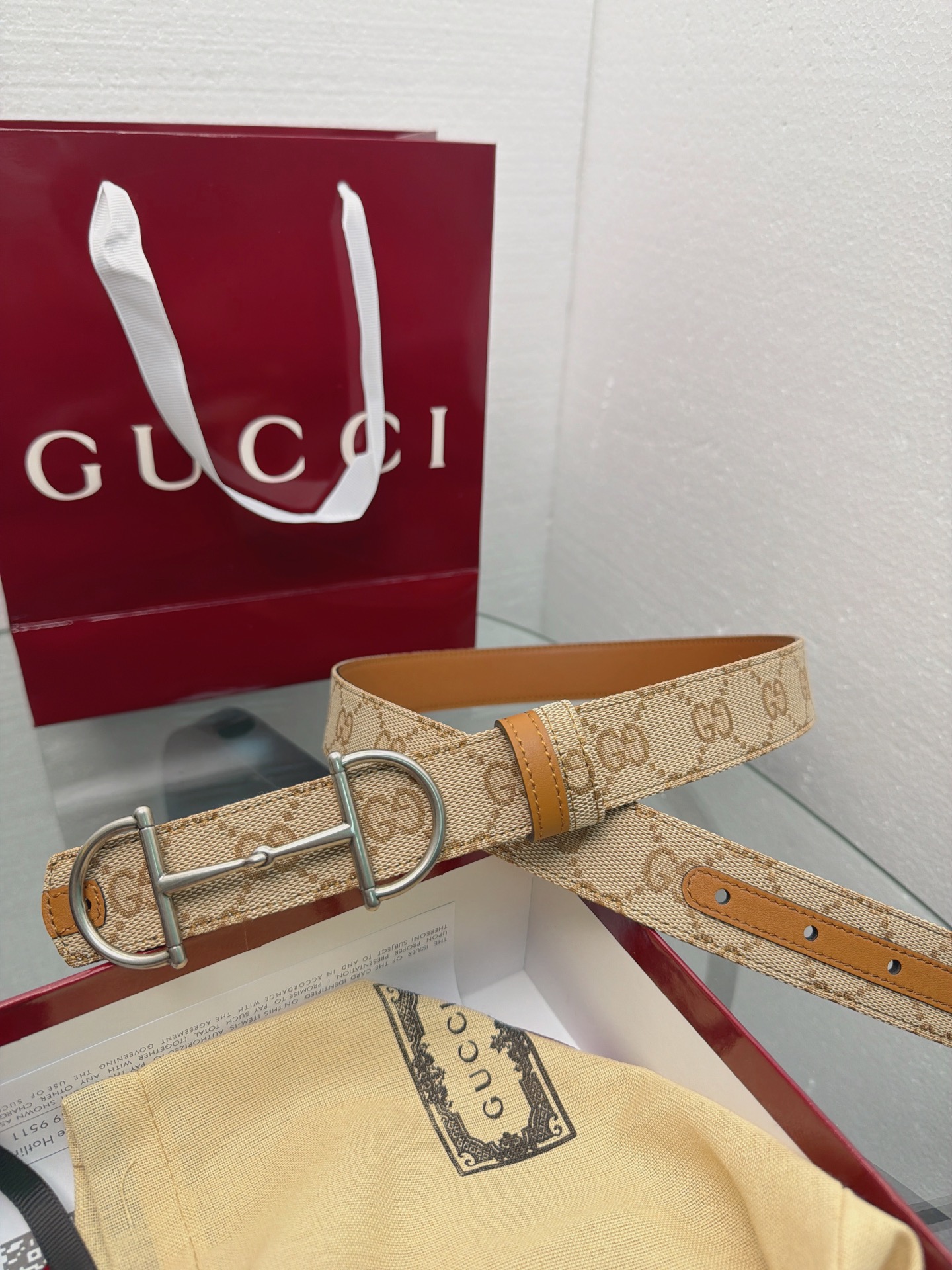Gucci古驰马衔扣老花腰带（银扣款）经典GG老花帆布搭配焦糖色皮革包边，复古辨识度拉满。搭配做旧银色马
