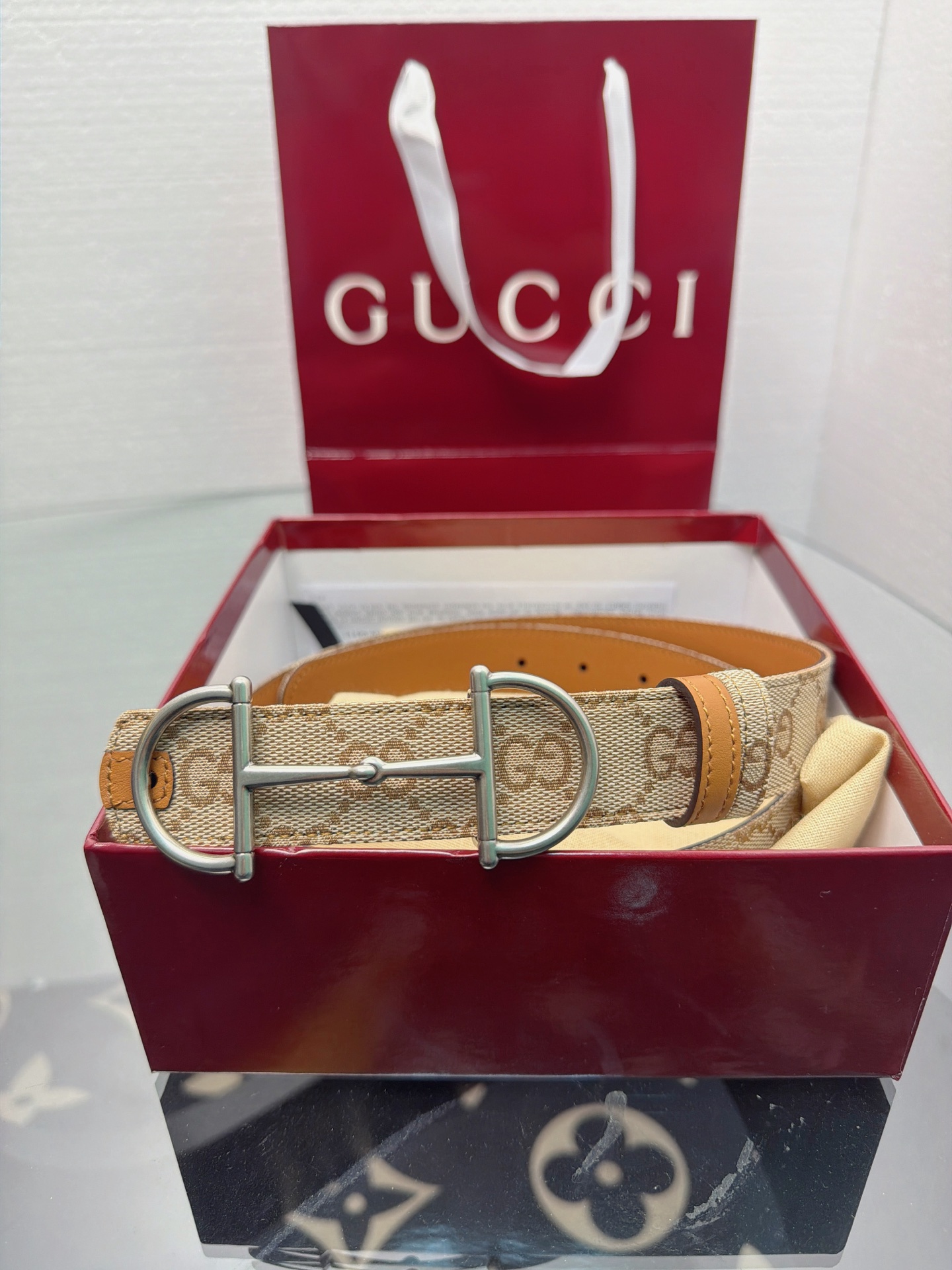 Gucci古驰马衔扣老花腰带（银扣款）经典GG老花帆布搭配焦糖色皮革包边，复古辨识度拉满。搭配做旧银色马