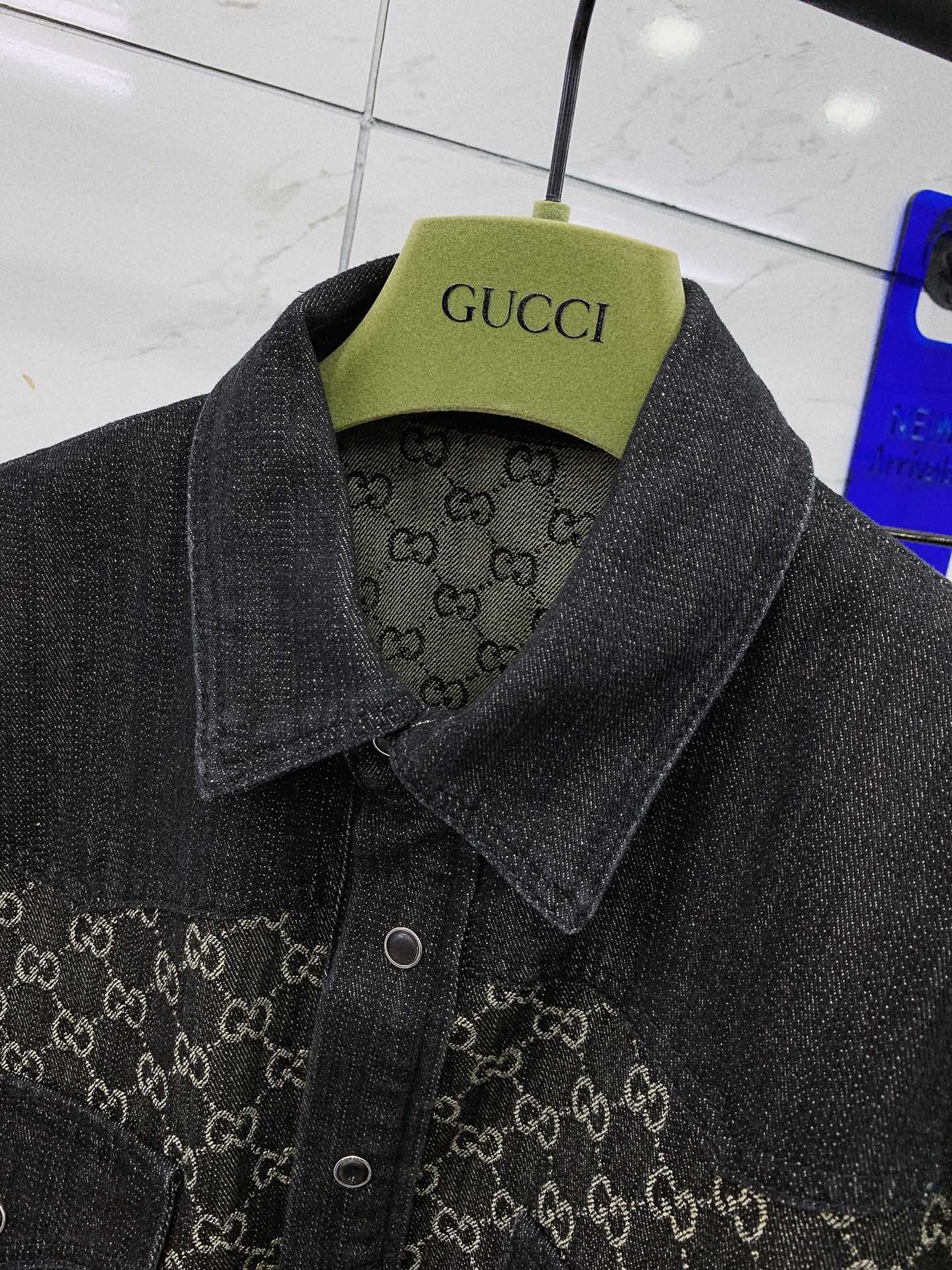 Gucci古驰2023AW秋冬新品ꫛꫀꪝGoGG提花牛仔外套品牌标识贯穿整个系列探索百搭风格的可能性成衣