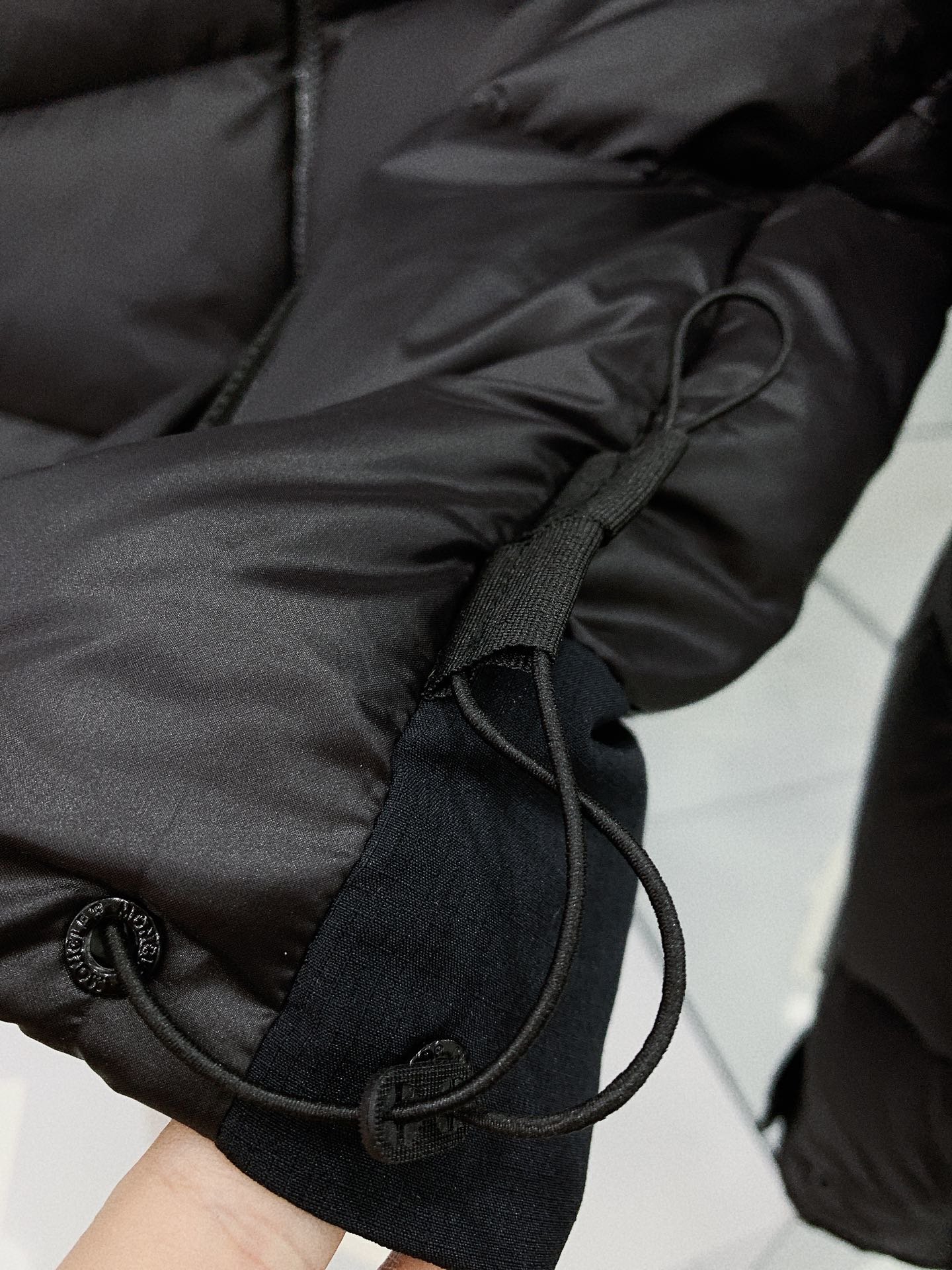 Moncler蒙口2023AW秋冬新品ꫛꫀꪝGoYonne连帽羽绒服此款羽绒夹克专为注重功能性和美观的现
