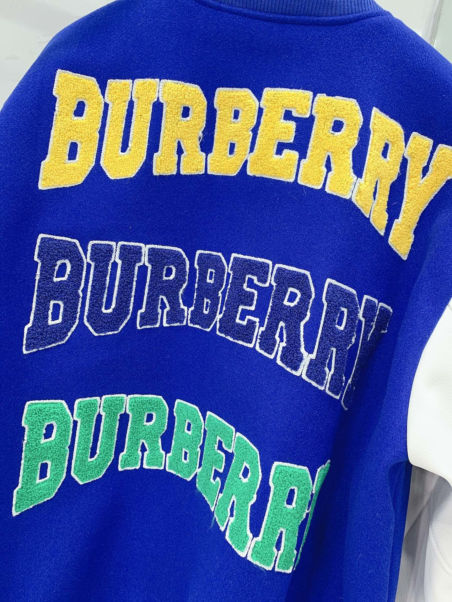 Burberry巴宝莉2023AW秋冬新品ꫛꫀꪝGo休闲穿搭也是它可以胜任的棒球外套古奇的城市休闲系列将