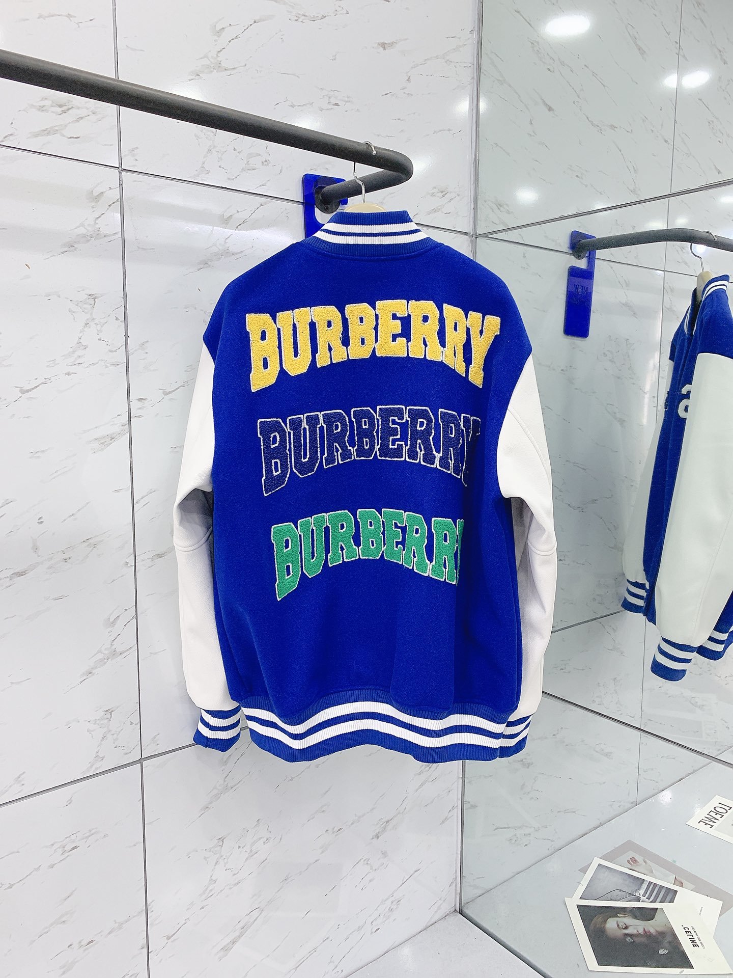 Burberry巴宝莉2023AW秋冬新品ꫛꫀꪝGo休闲穿搭也是它可以胜任的棒球外套古奇的城市休闲系列将