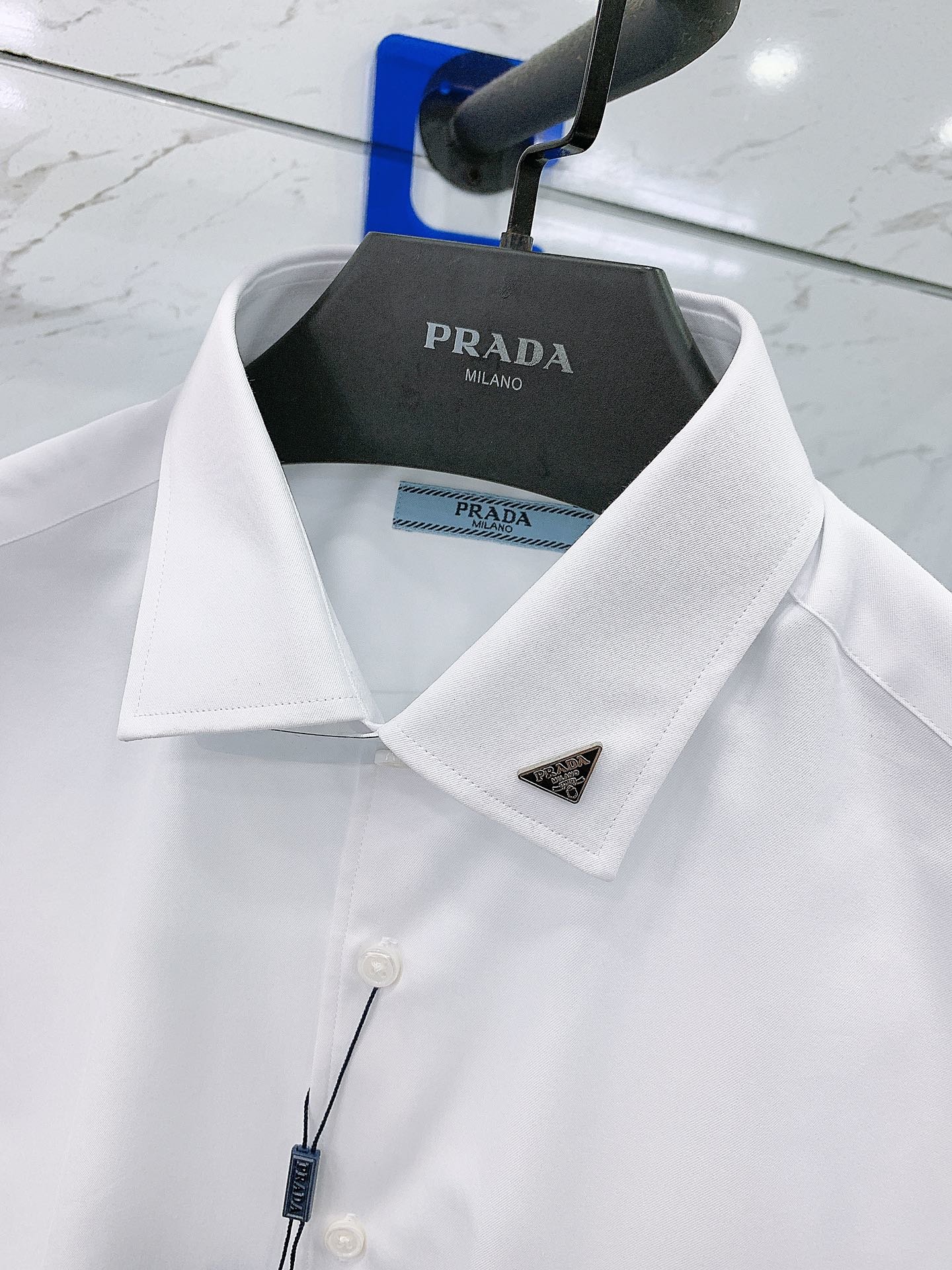 Prada普拉达2024SS早春新品ꫛꫀꪝGo商务休闲衬衫经典版型衬衫怎么穿都好看ZZ衬衣很讲究品质经典