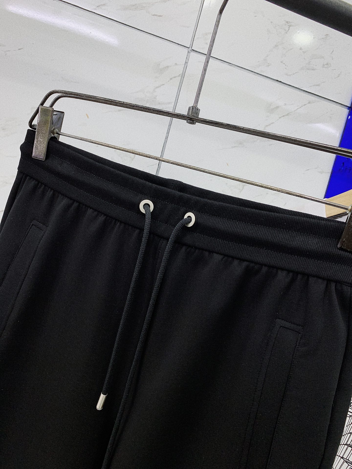 EmPorioArmani阿玛尼2024SS春夏新品男士休闲运动短裤甄选优质面料打造简约舒适独特设计缔造