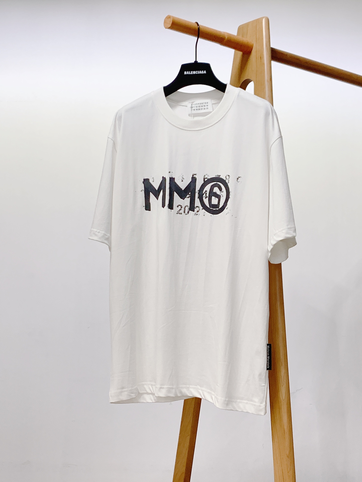 MaisonMargielaMM6马丁马吉拉2024SS春夏新品限定款T恤以排山倒海之势成为搜索率最高关