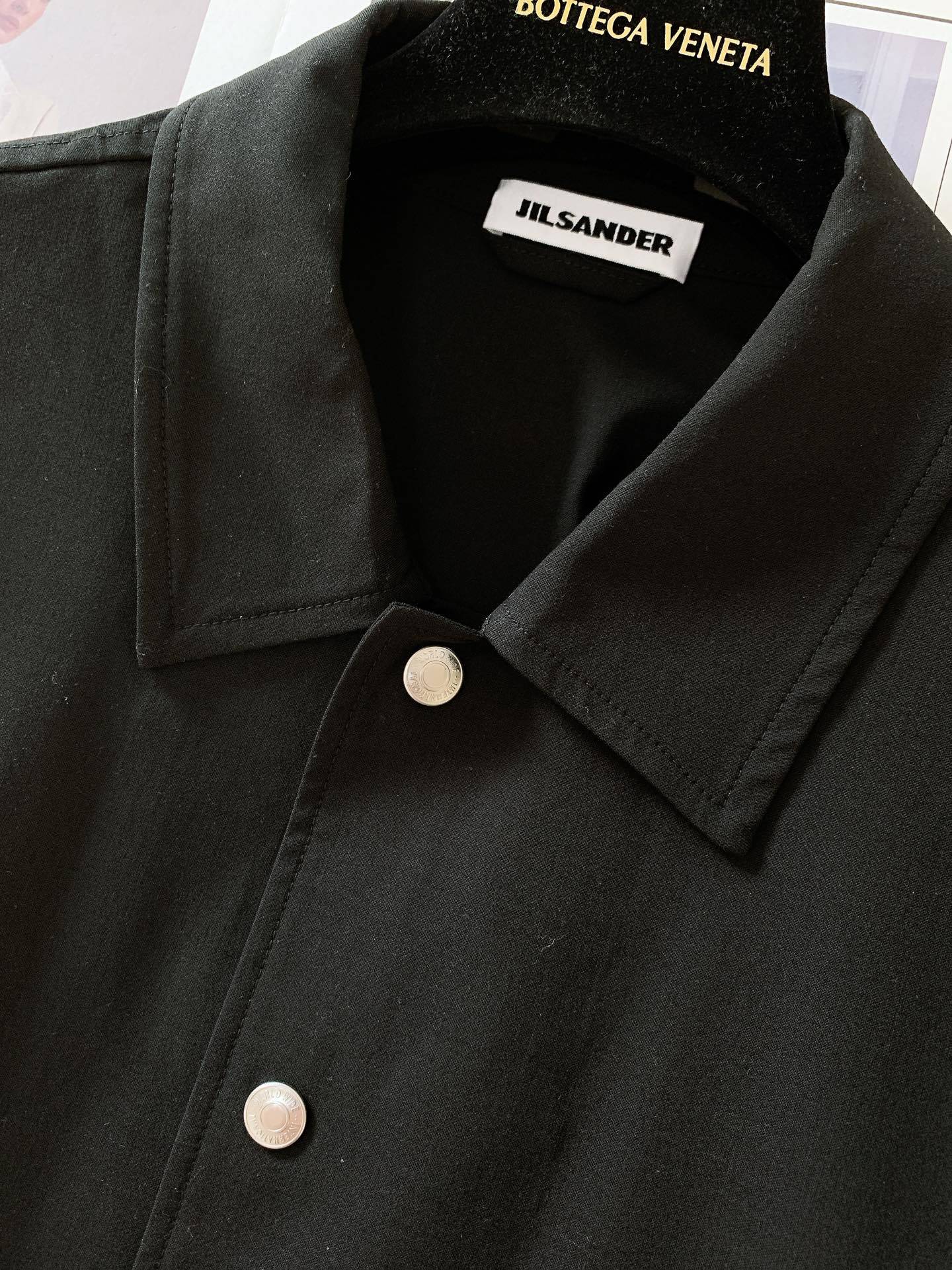 JiI sander 吉尔.桑达 情侣款第一织物弹力尼龙纤维后背撞色大logo复古调性翻领夹克,可与短