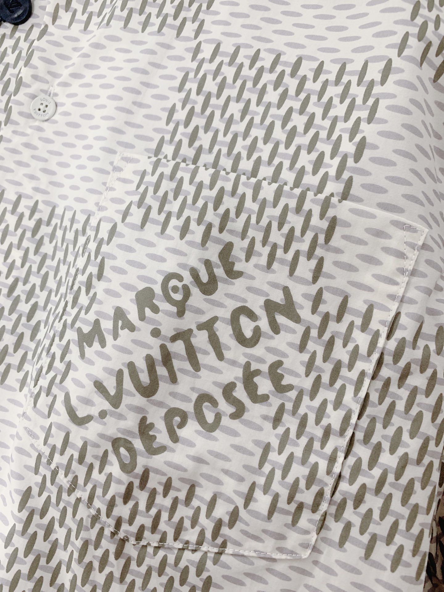 LouisVuitton路易威登2024SS春夏新品棋盘格长袖衬衫描绘放大版damier图案再以2024